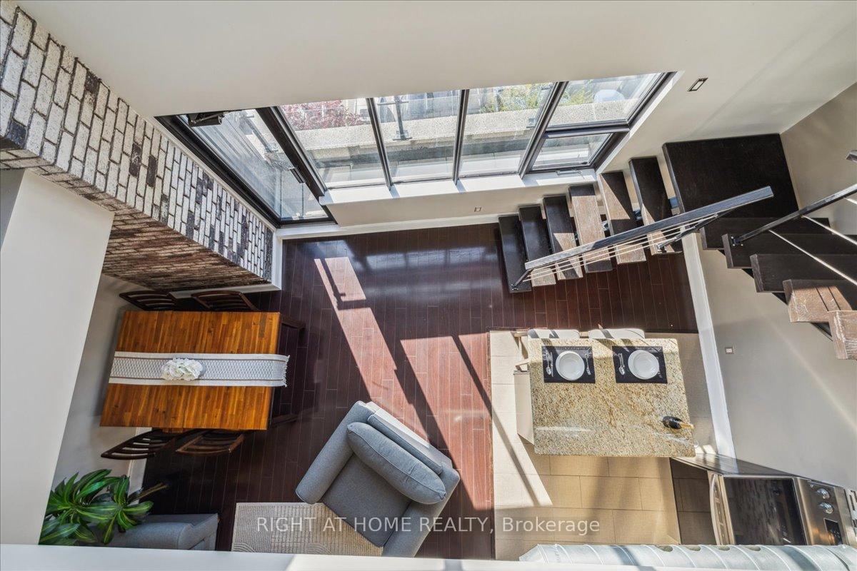 2 Bedrooms Condo at 80 King William, Hamilton For sale