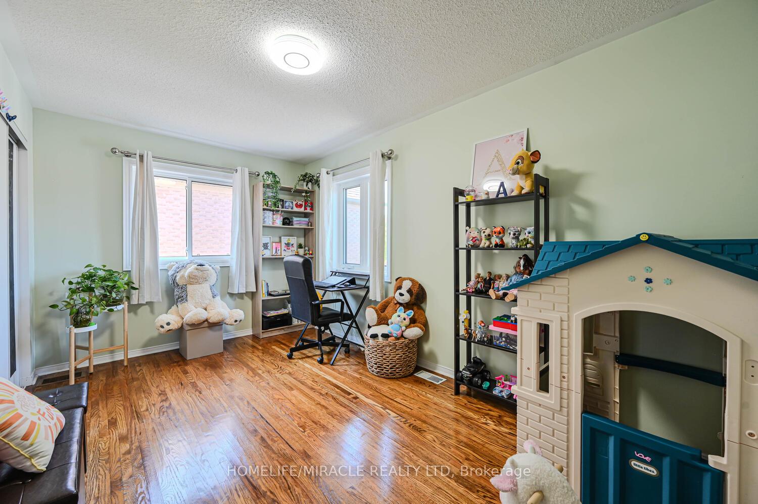 2 Bedrooms Condo at 5255 Guildwood, Mississauga For sale