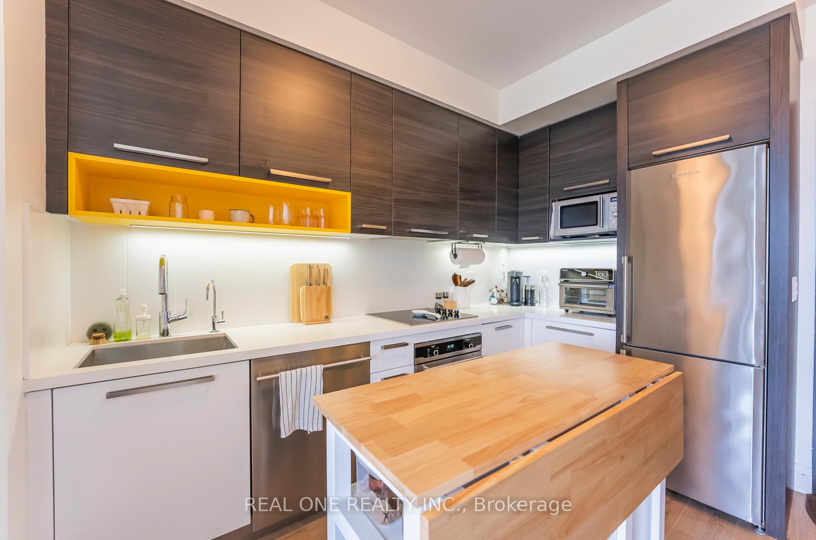 1 Bedroom Condo at 36 Park Lawn, Toronto For sale