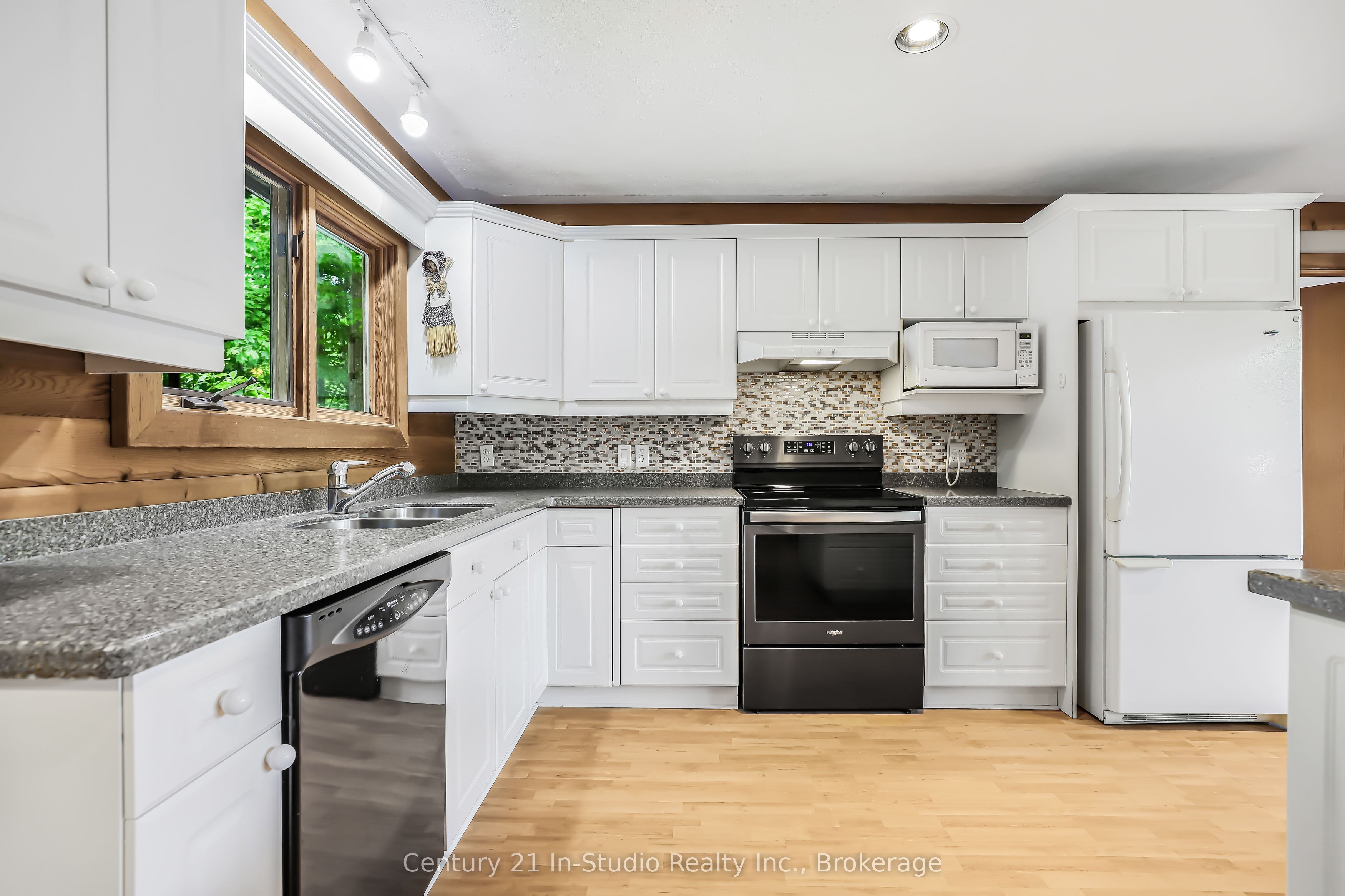 504877 GREY 1 Road