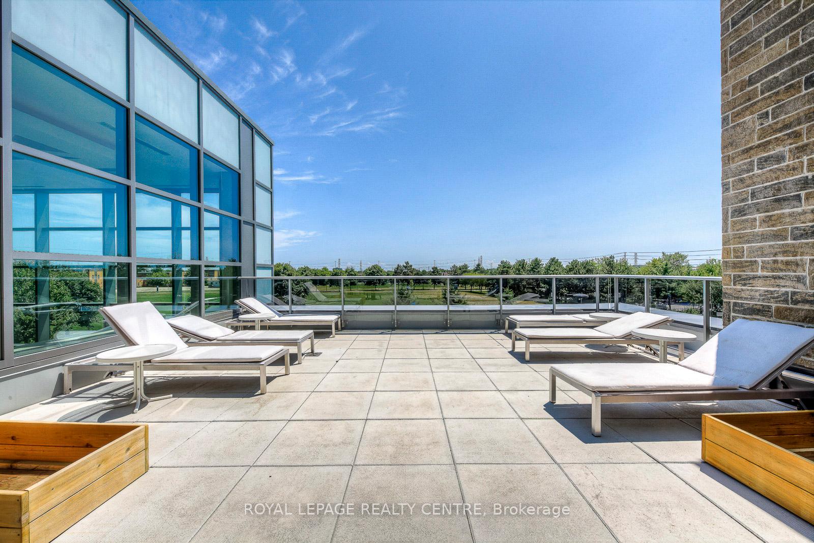 2 Bedrooms Condo at 4633 Glen Erin, Mississauga For sale