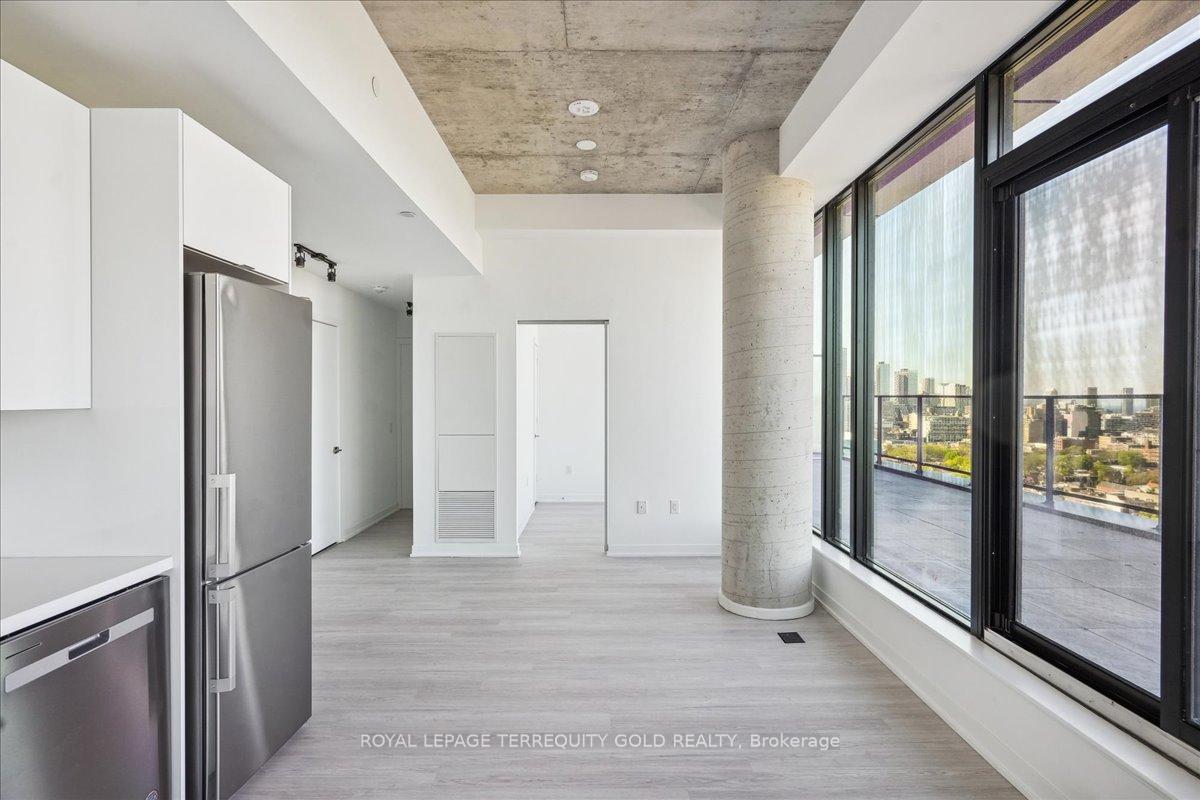 3 Bedrooms Condo at 195 McCaul, Toronto For sale