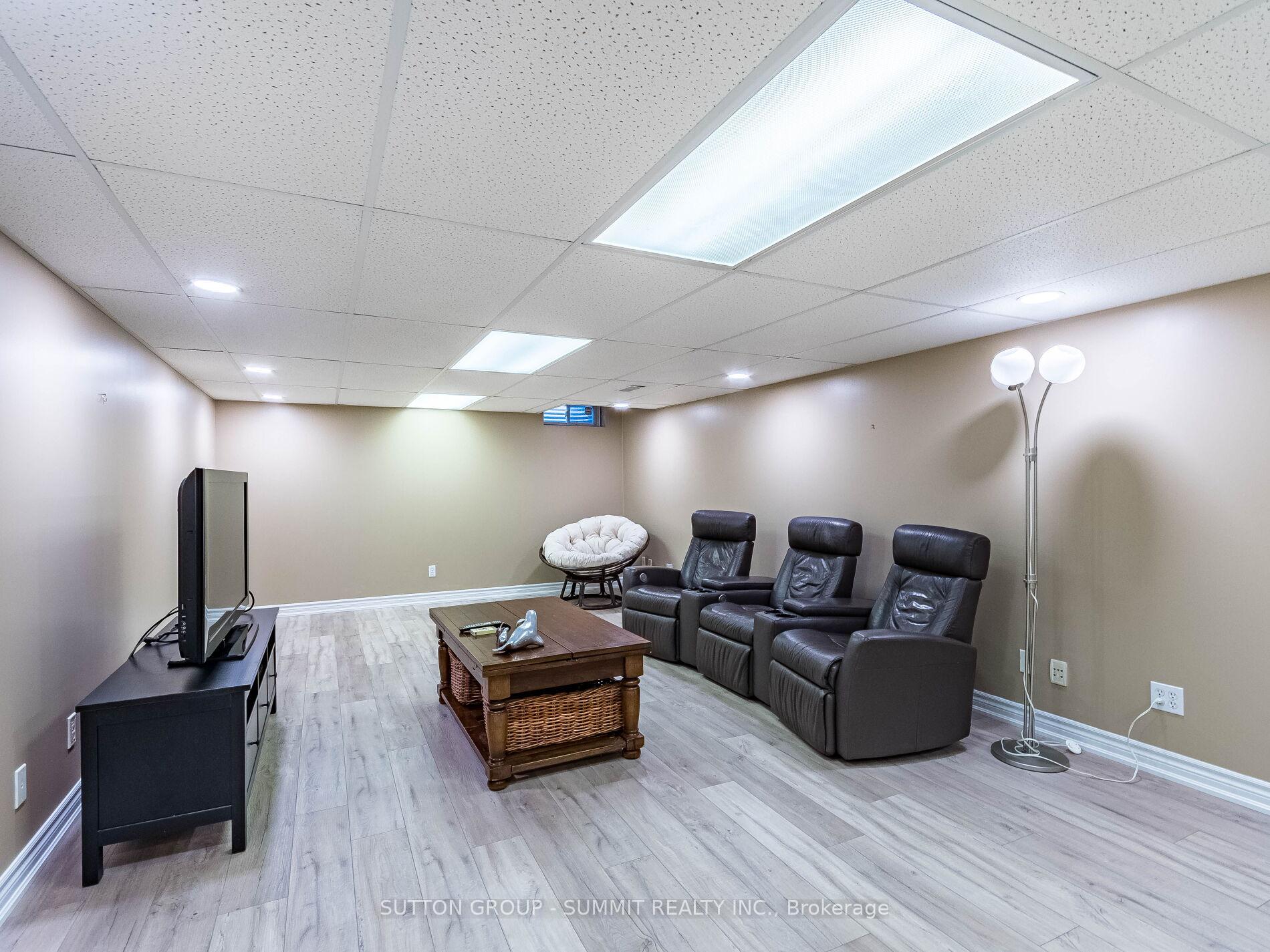 3 Bedrooms Condo at 484 Millen, Hamilton For sale