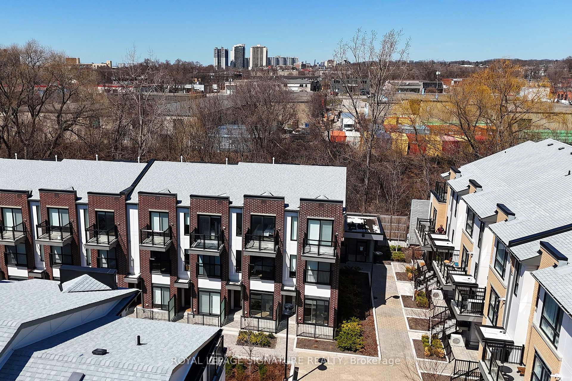 3 Bedrooms Condo at 110 Canon Jackson,  Toronto For sale