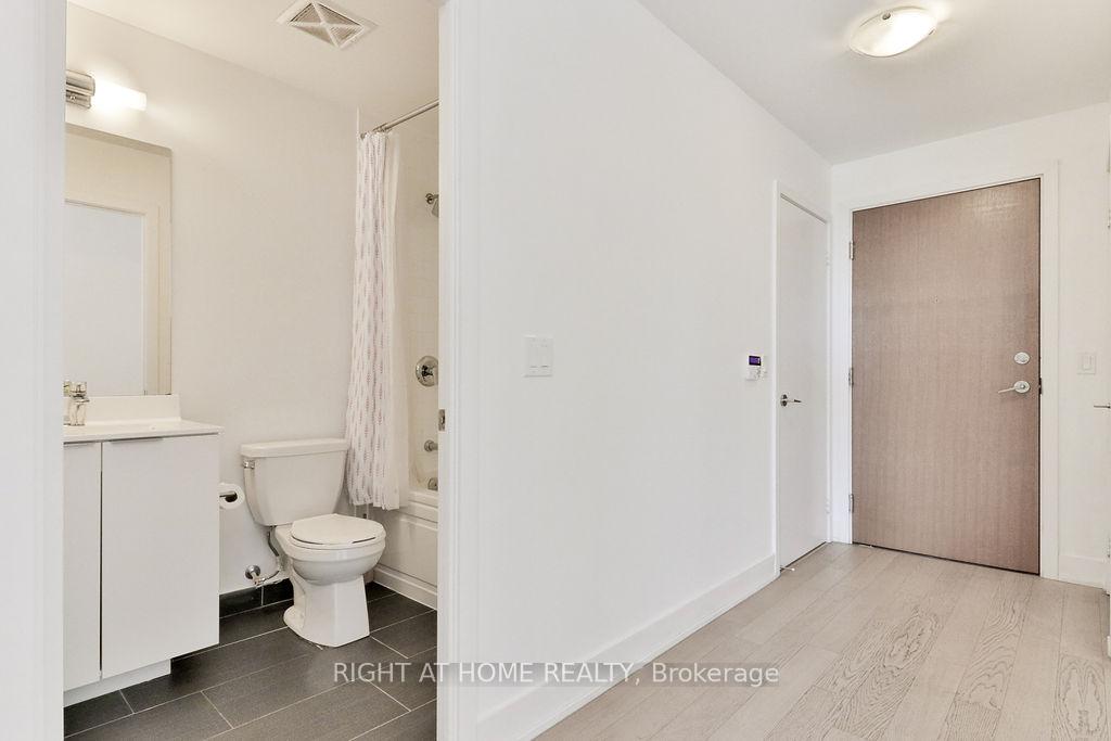 2 Bedrooms Condo at 30 Shore Breeze, Toronto For sale