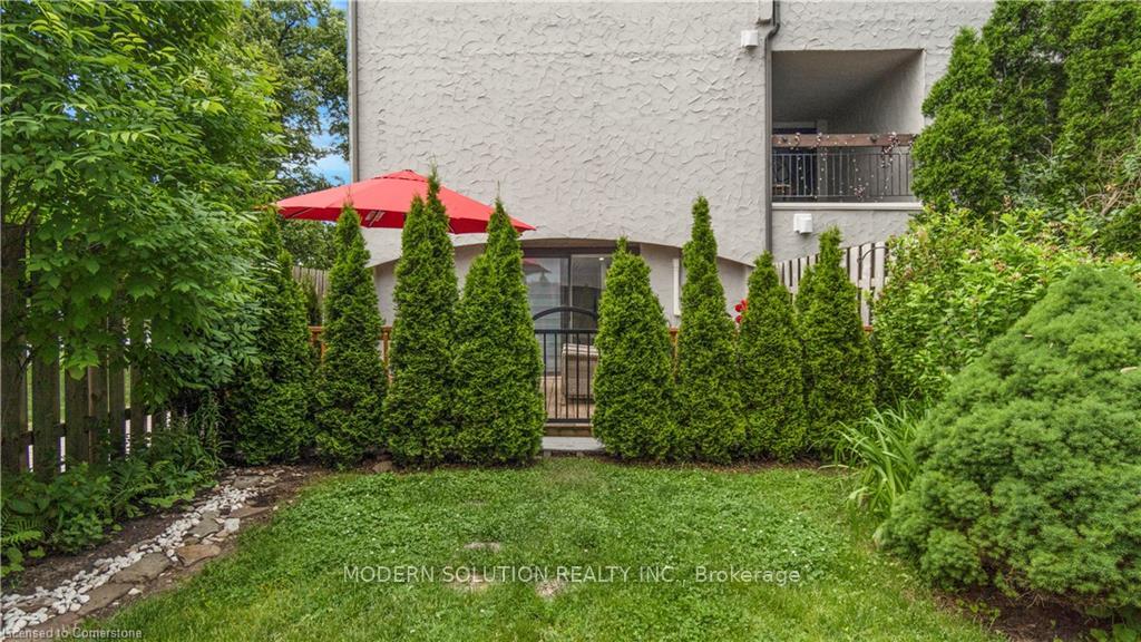4 Bedrooms Condo at 1016 Falgarwood, Oakville For sale