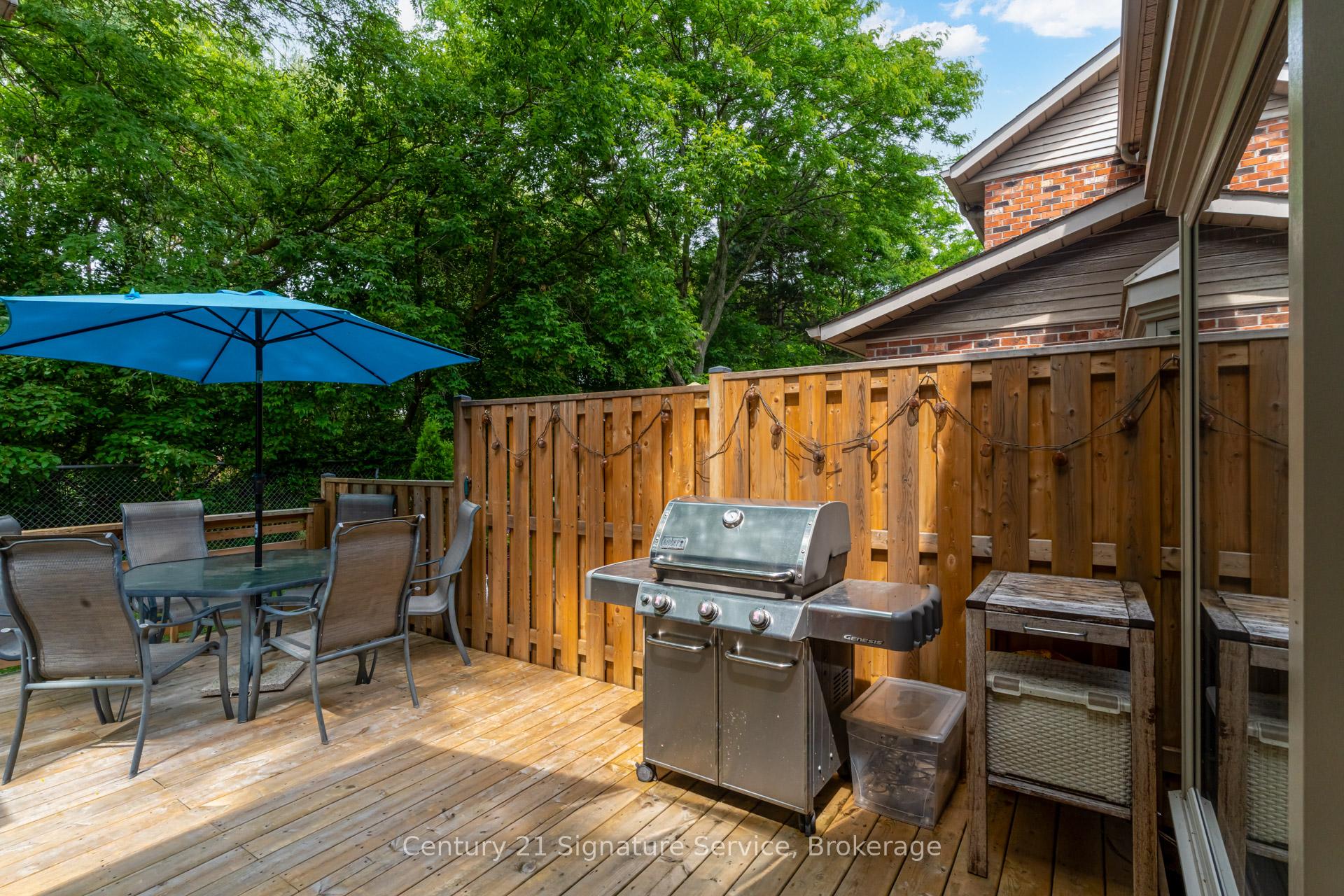 3 Bedrooms Condo at 2230 Walkers, Burlington For sale