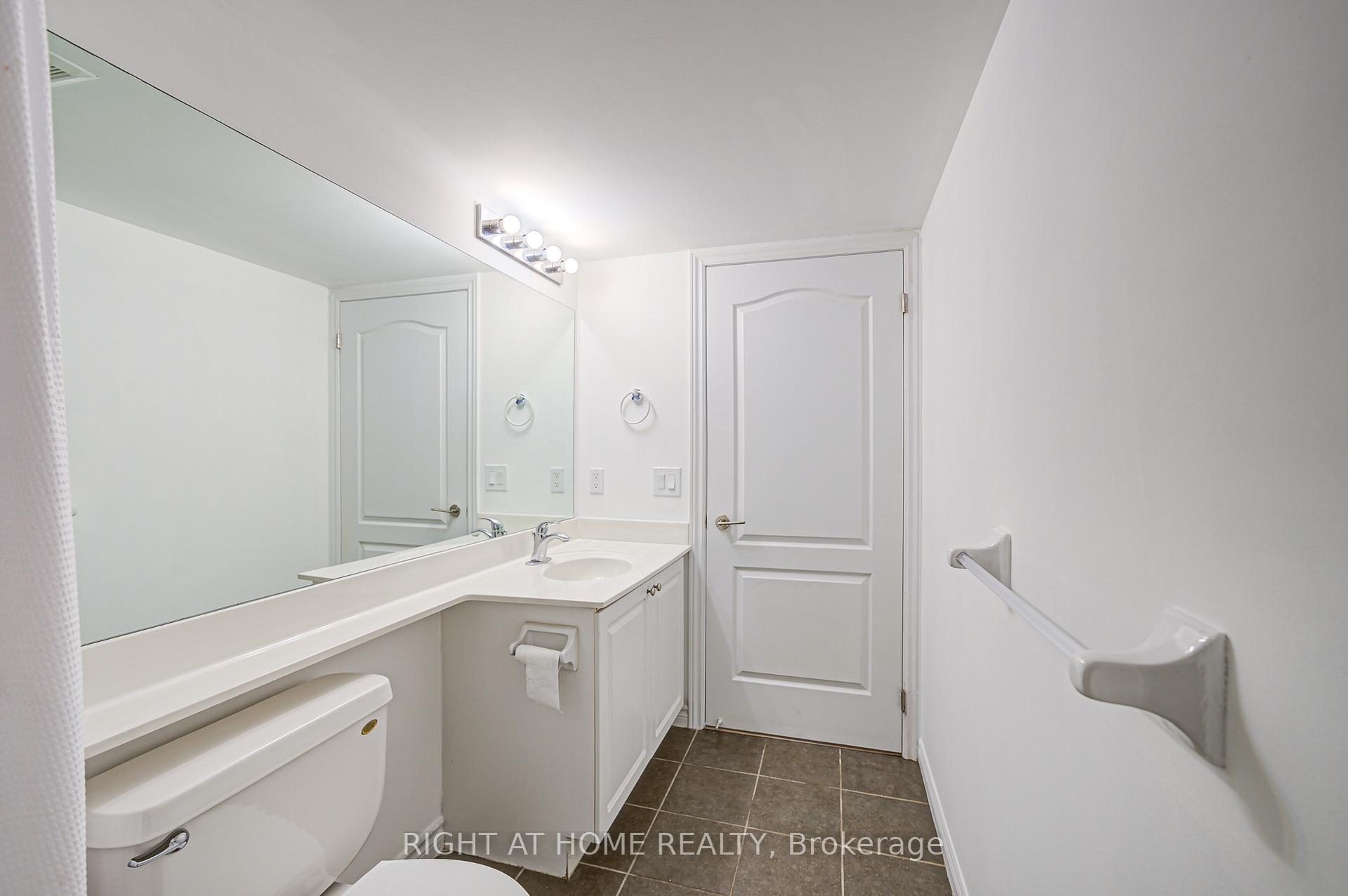 2 Bedrooms Condo at 3840 Bathurst, Toronto For sale