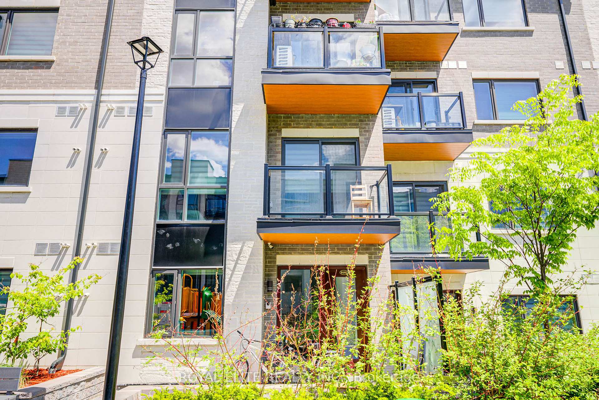 3 Bedrooms Condo at 200 Chester Le, Toronto For sale