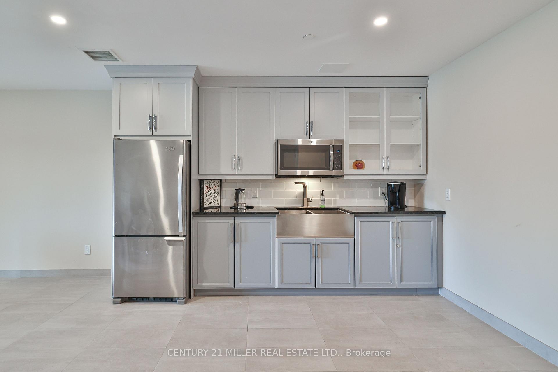 2 Bedrooms Condo at 4040 Upper Middle, Burlington For sale