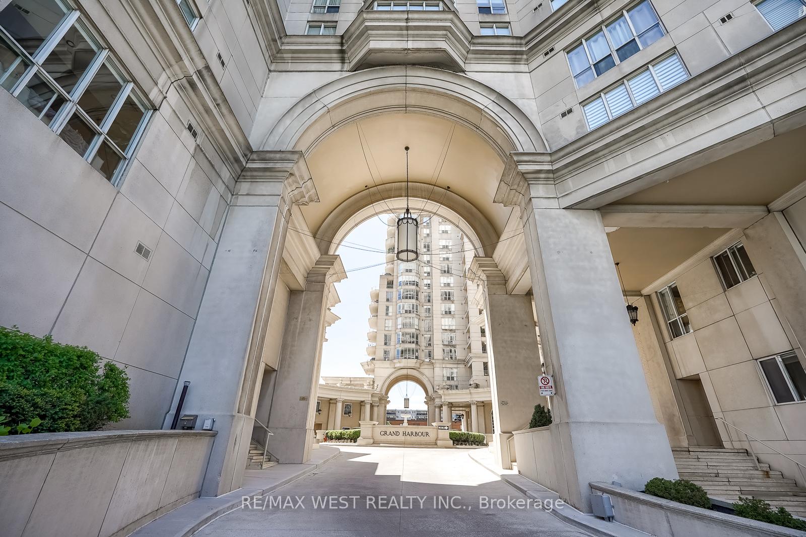3 Bedrooms Condo at 2285 Lake Shore, Toronto For sale