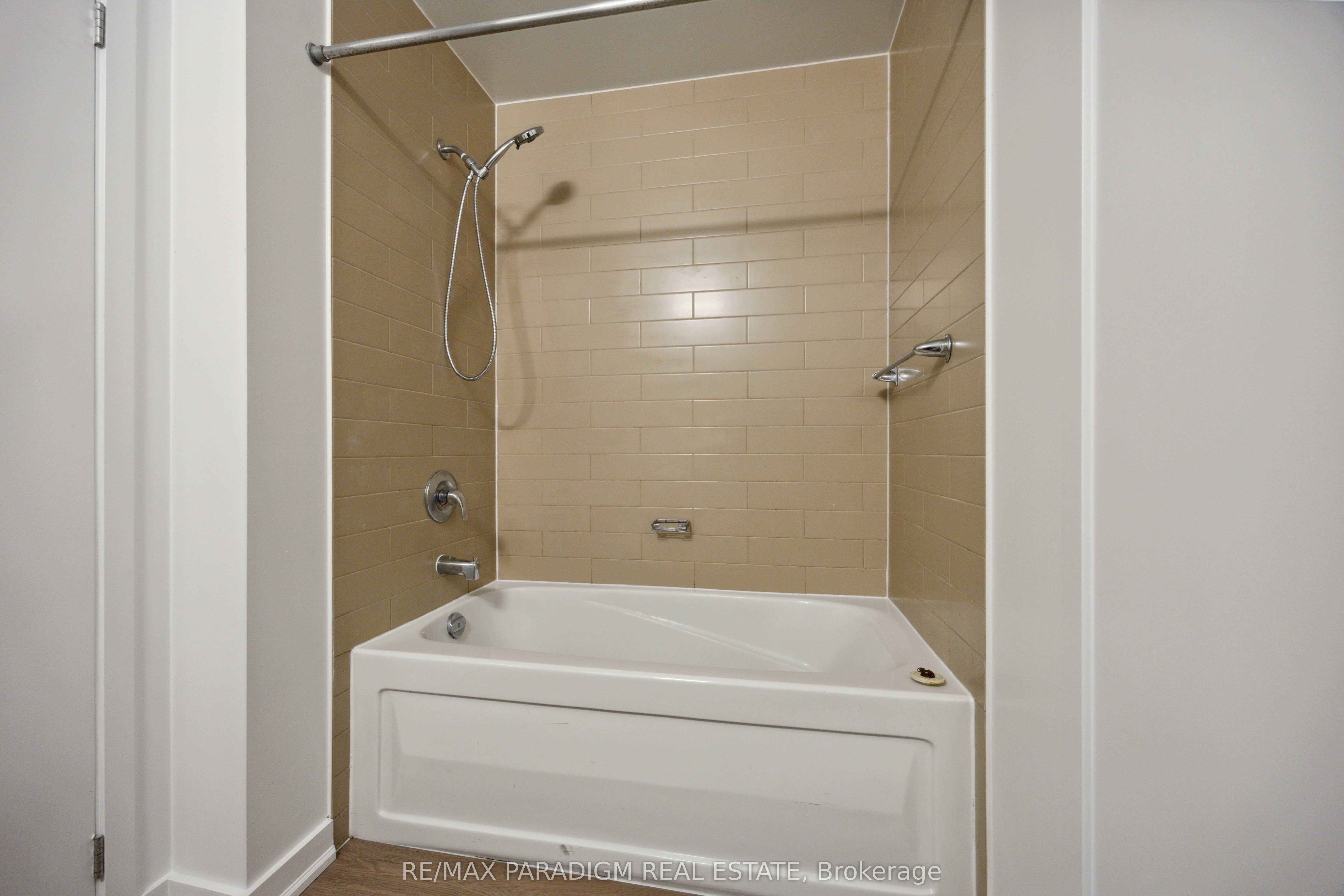 9 Spadina Avenue, #611