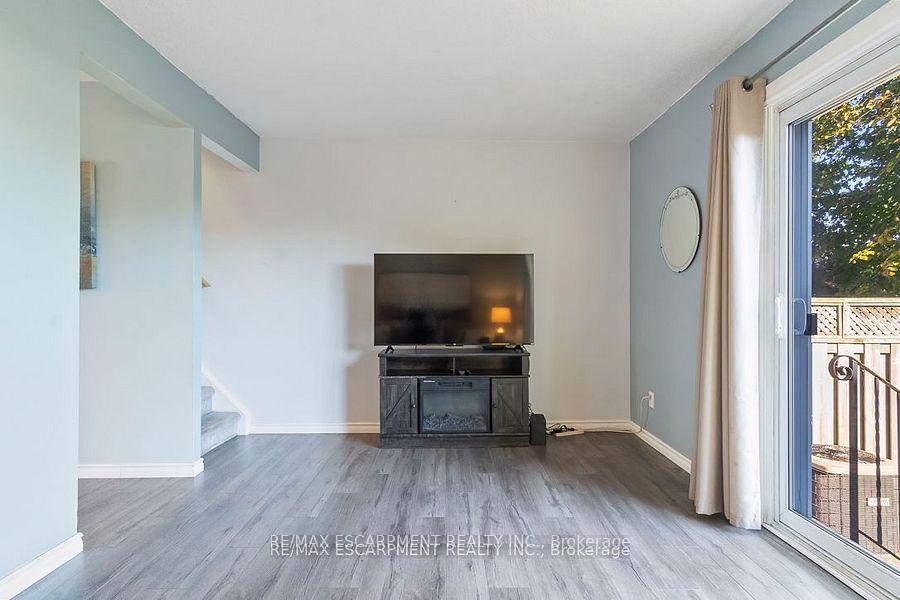 3 Bedrooms Condo at 1301 Upper Gage,  Hamilton For sale