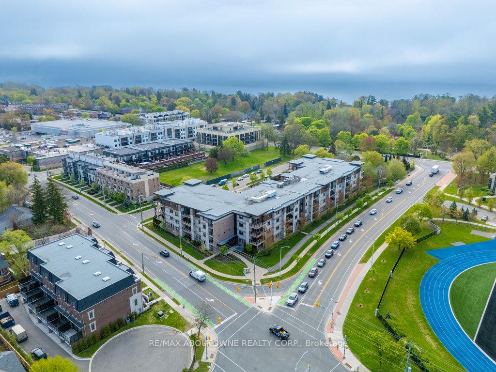 2 Bedrooms Condo at 128 Garden, Oakville For sale
