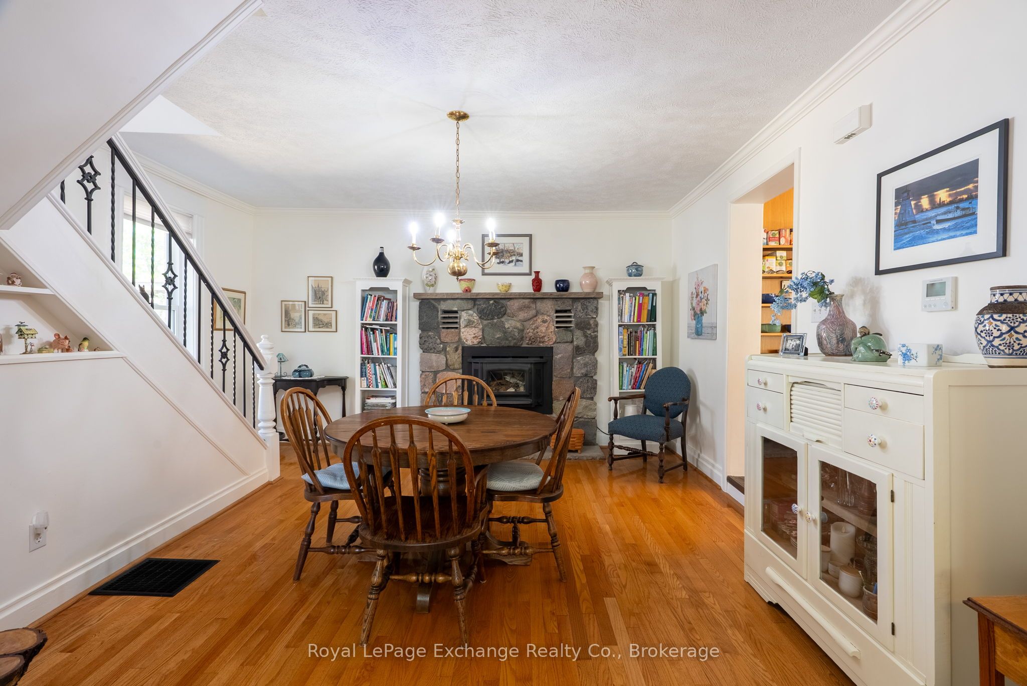 457 Penetangore Row S