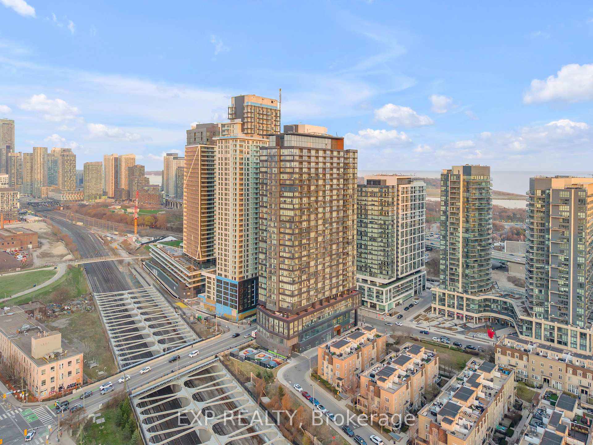 2 Bedrooms Condo at 19 Western Battery, Toronto For sale