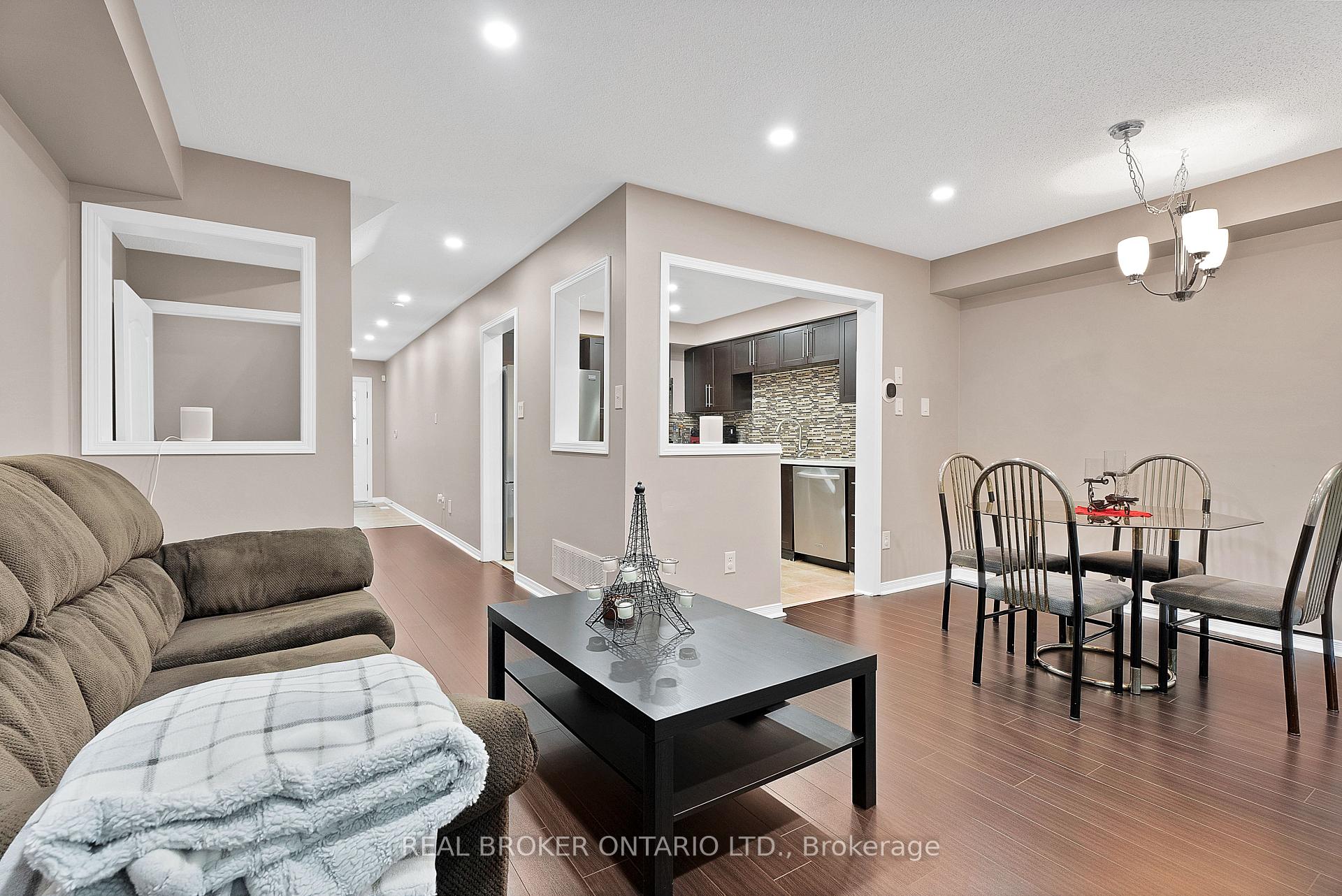 3 Bedrooms Condo at 7360 Zinnia, Mississauga For sale
