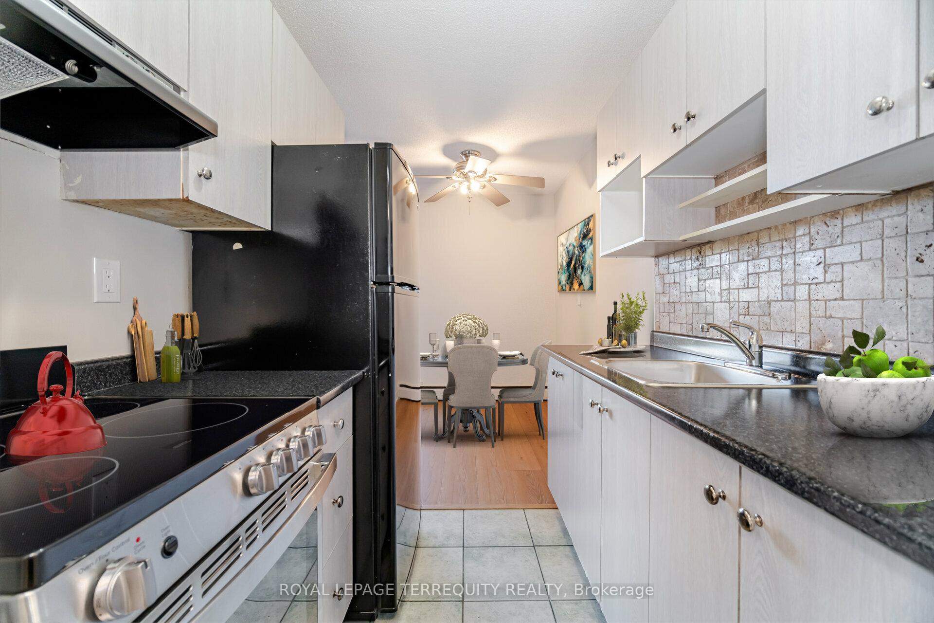 2 Bedrooms Condo at 81 Charlton, Hamilton For sale