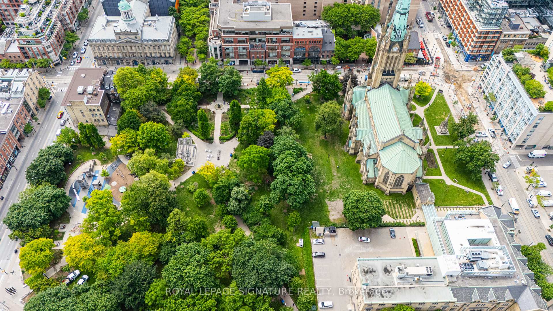 2 Bedrooms Condo at 77 Lombard, Toronto For sale