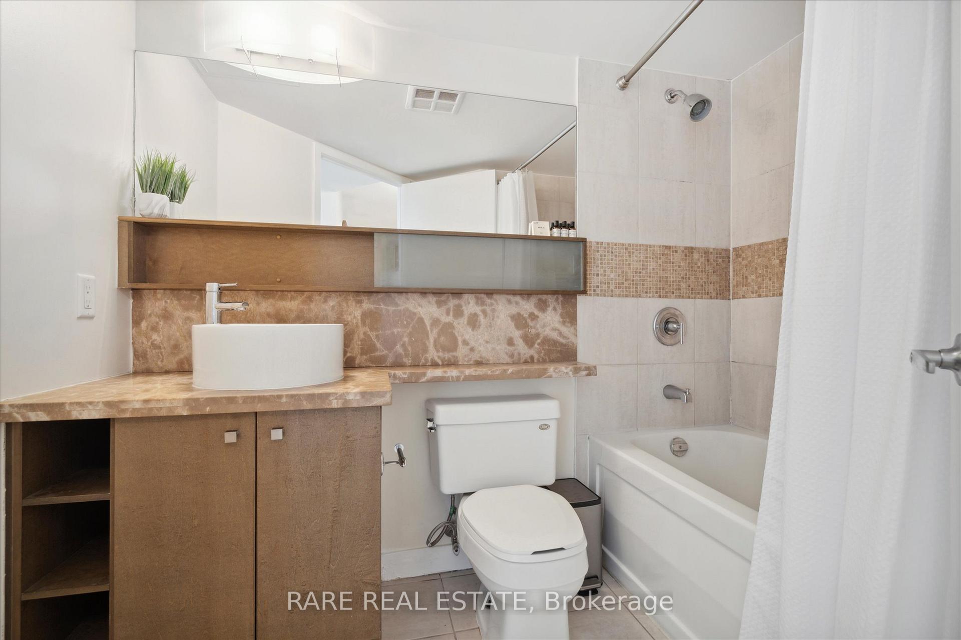 3 Bedrooms Condo at 11 Brunel, Toronto For sale