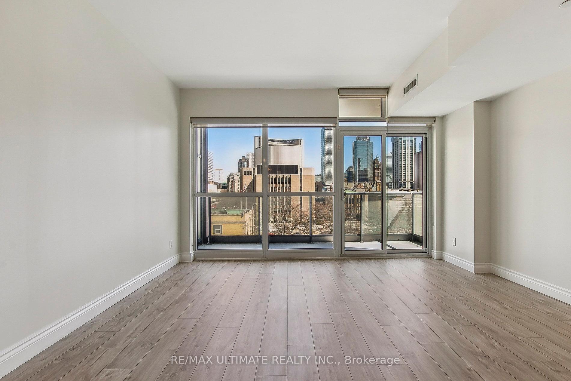 2 Bedrooms Condo at 210 Simcoe, Toronto For sale