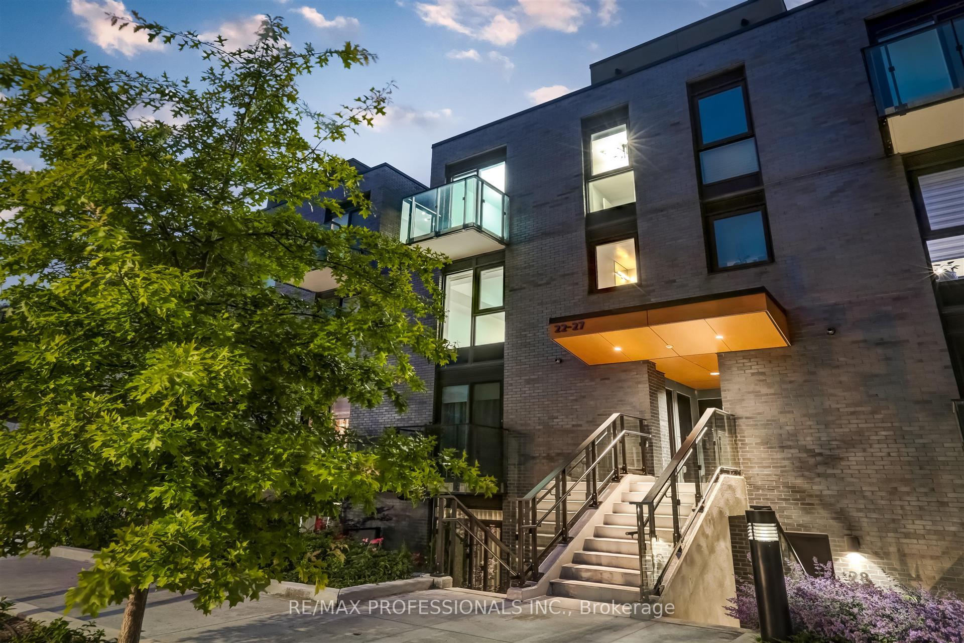 3 Bedrooms Condo at 10 Brin, Toronto For sale