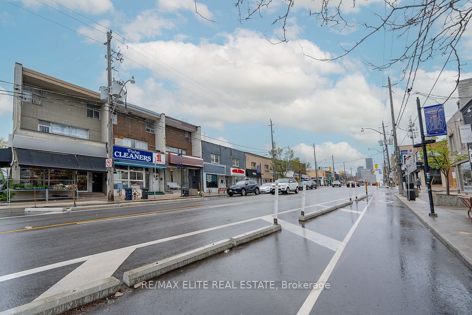544 Eglinton