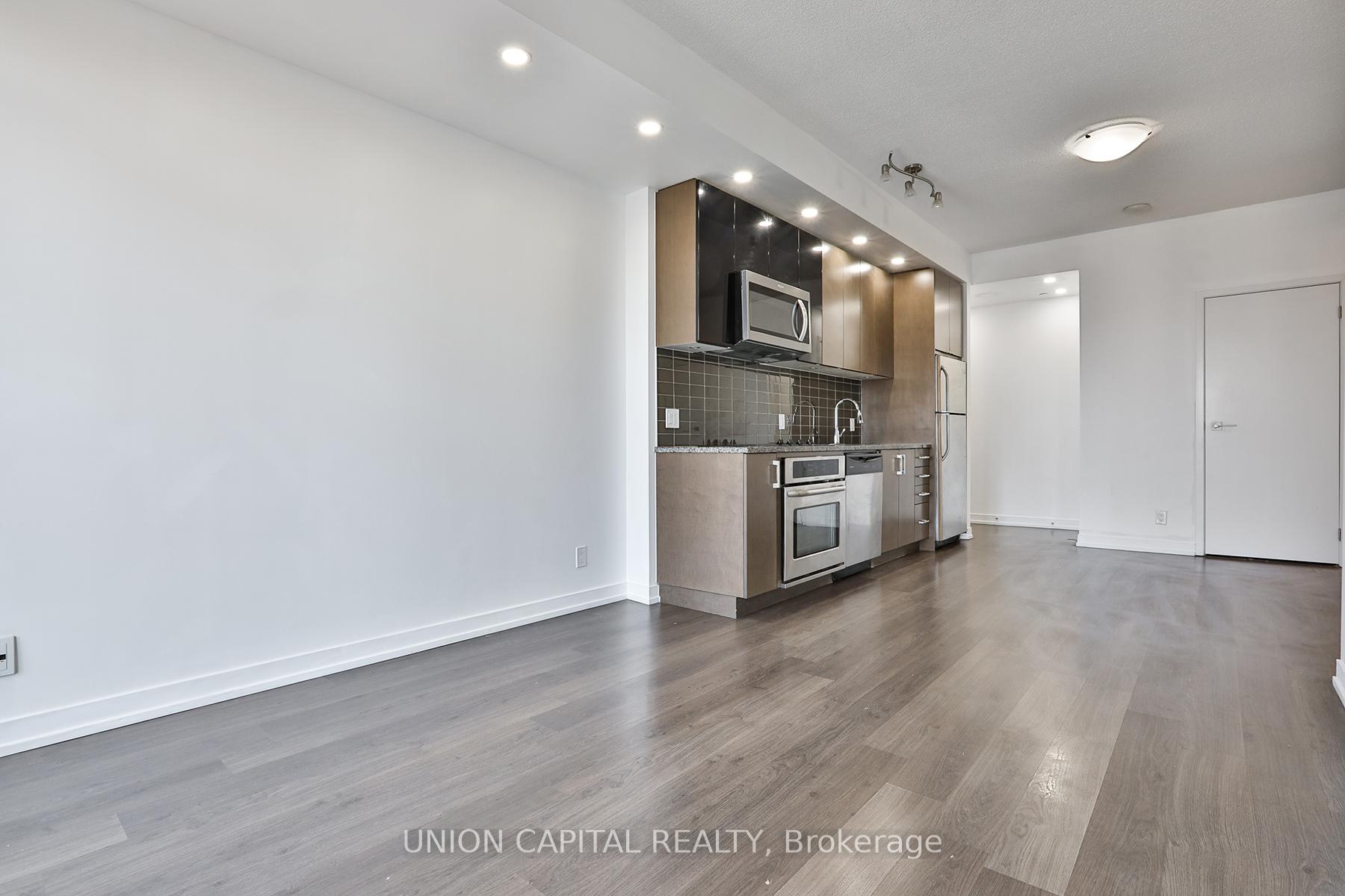 2 Bedrooms Condo at 89 Dunfield, Toronto For sale