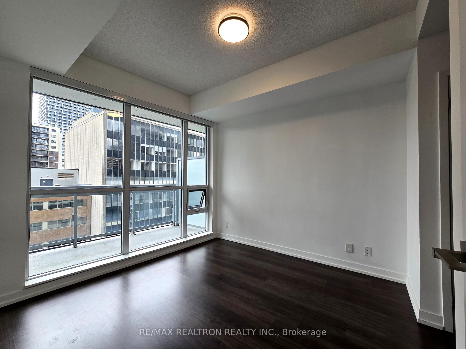 2 Bedrooms Condo at 89 Dunfield,  Toronto For sale