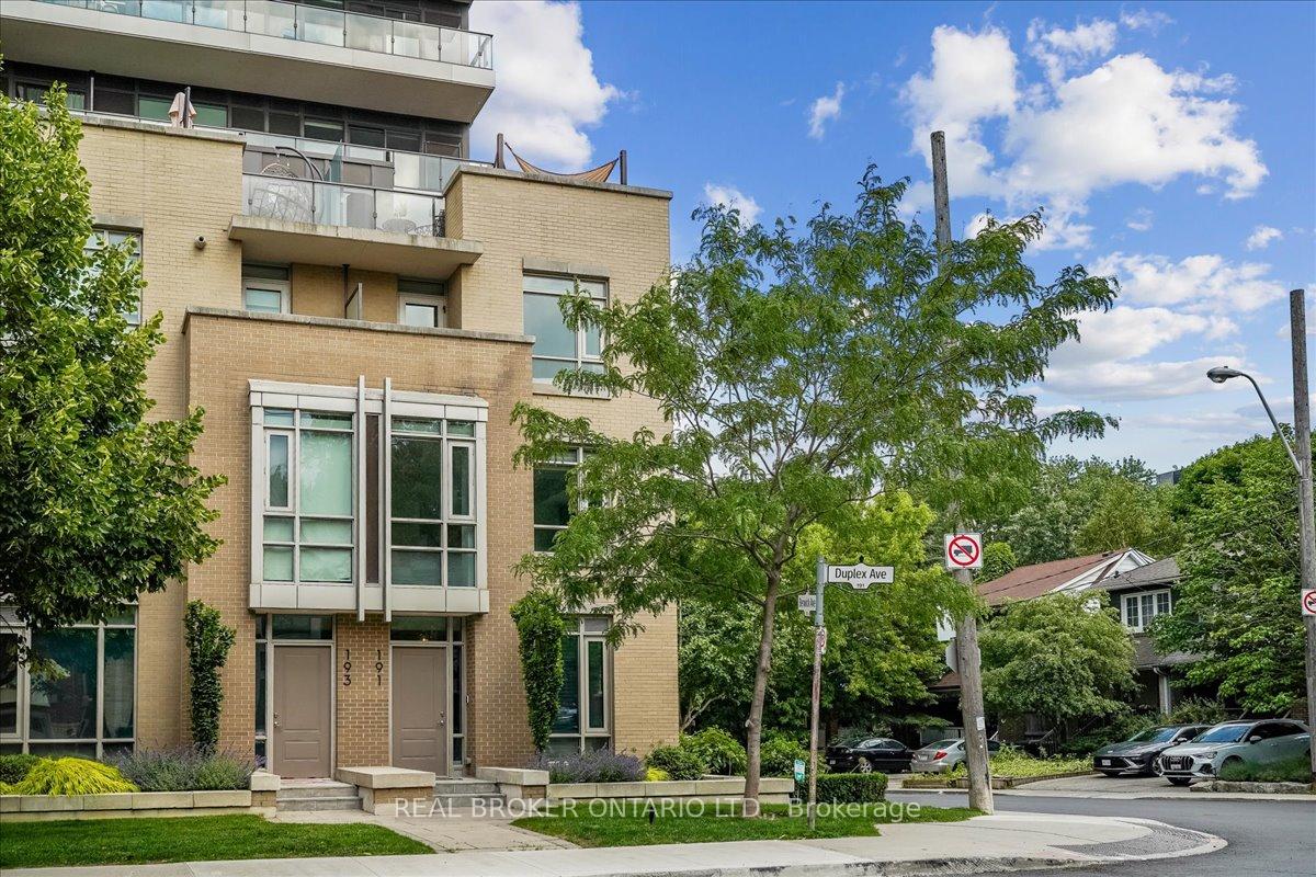 3 Bedrooms Condo at 191 Duplex, Toronto For sale