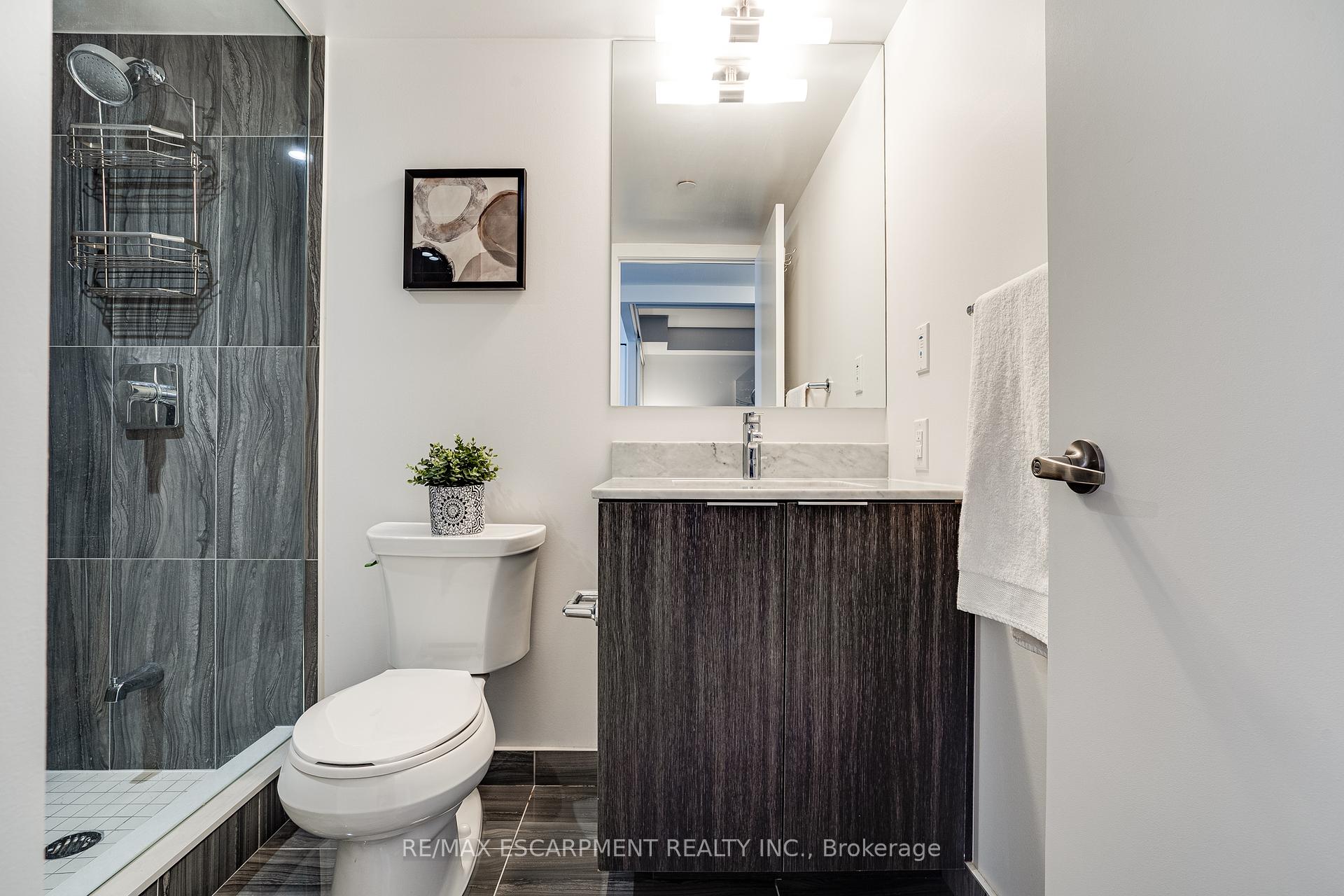 3 Bedrooms Condo at 955 BAY, Toronto For sale