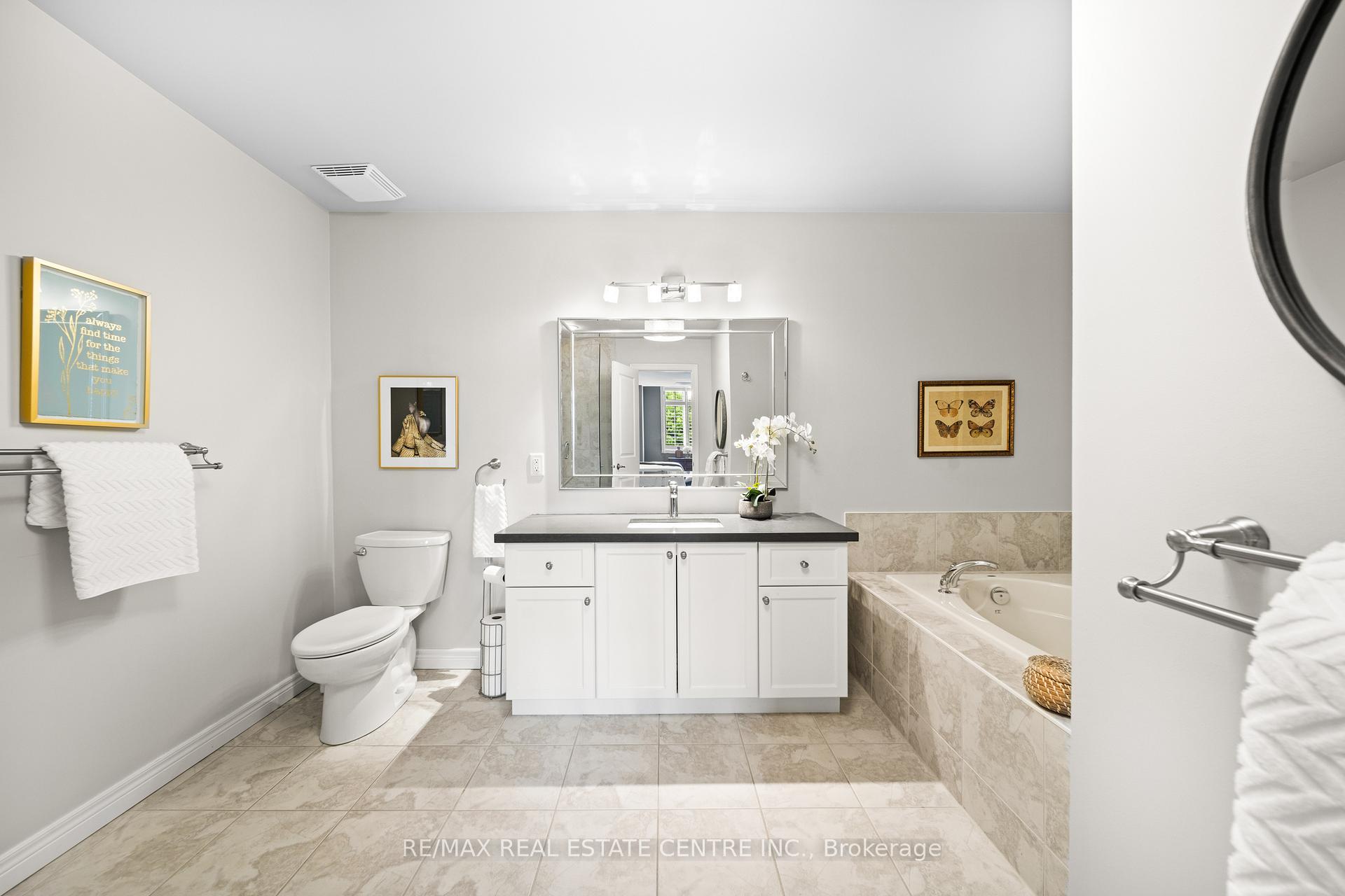 3 Bedrooms Condo at 441 Stonehenge, Hamilton For sale