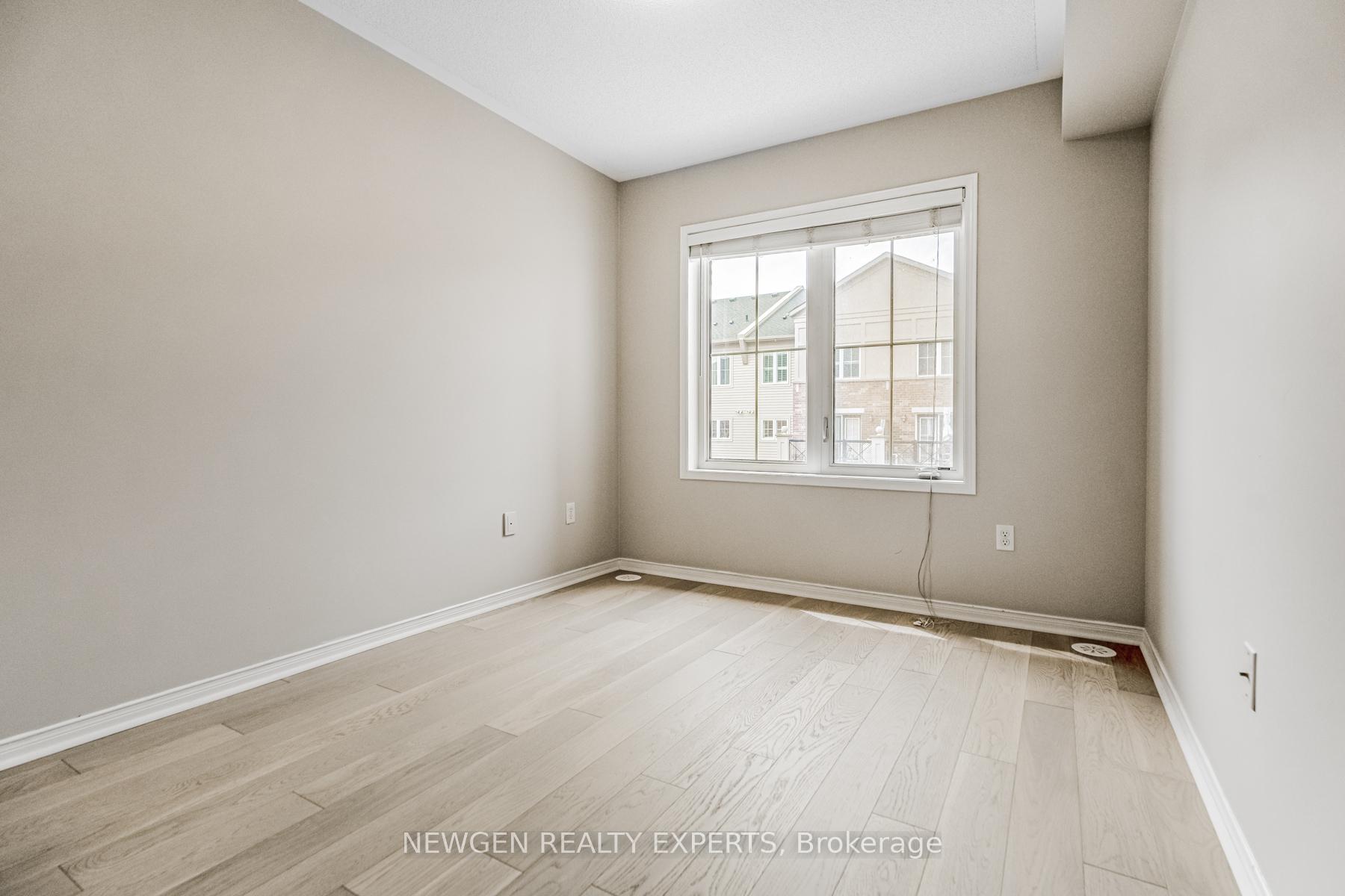 2 Bedrooms Condo at 51 Hays, Oakville For sale