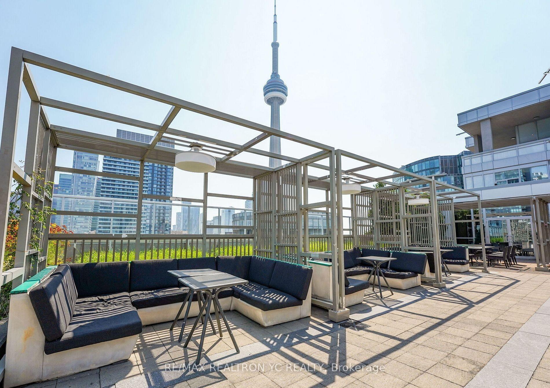 2 Bedrooms Condo at 352 Front, Toronto For sale