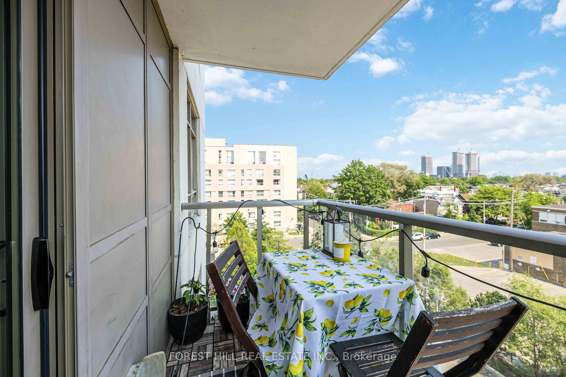 2 Bedrooms Condo at 812 Lansdowne, Toronto For sale