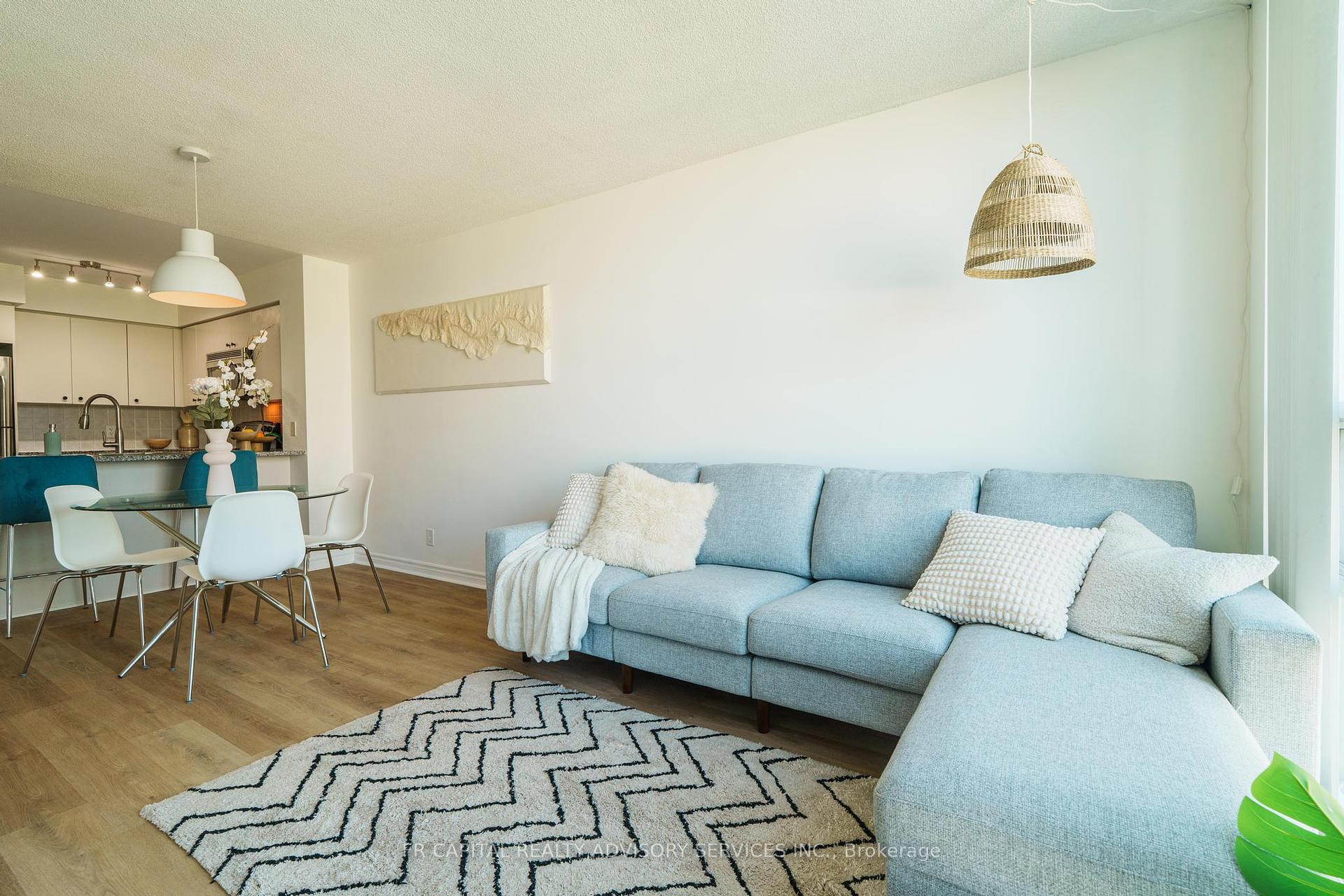 2 Bedrooms Condo at 68 Grangeway, Toronto For sale