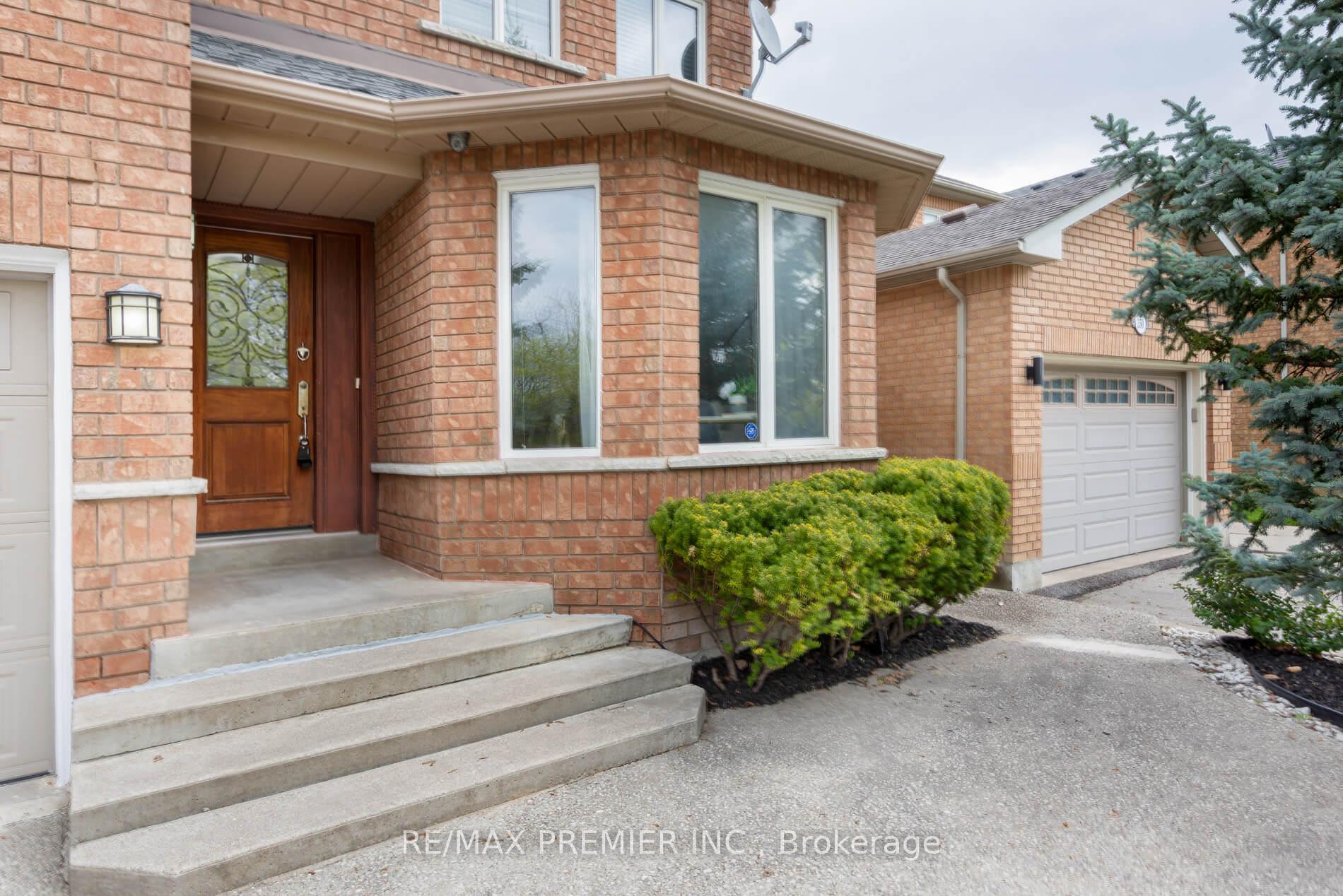348 Royalpark Way, Vaughan, ON L4K 1K4