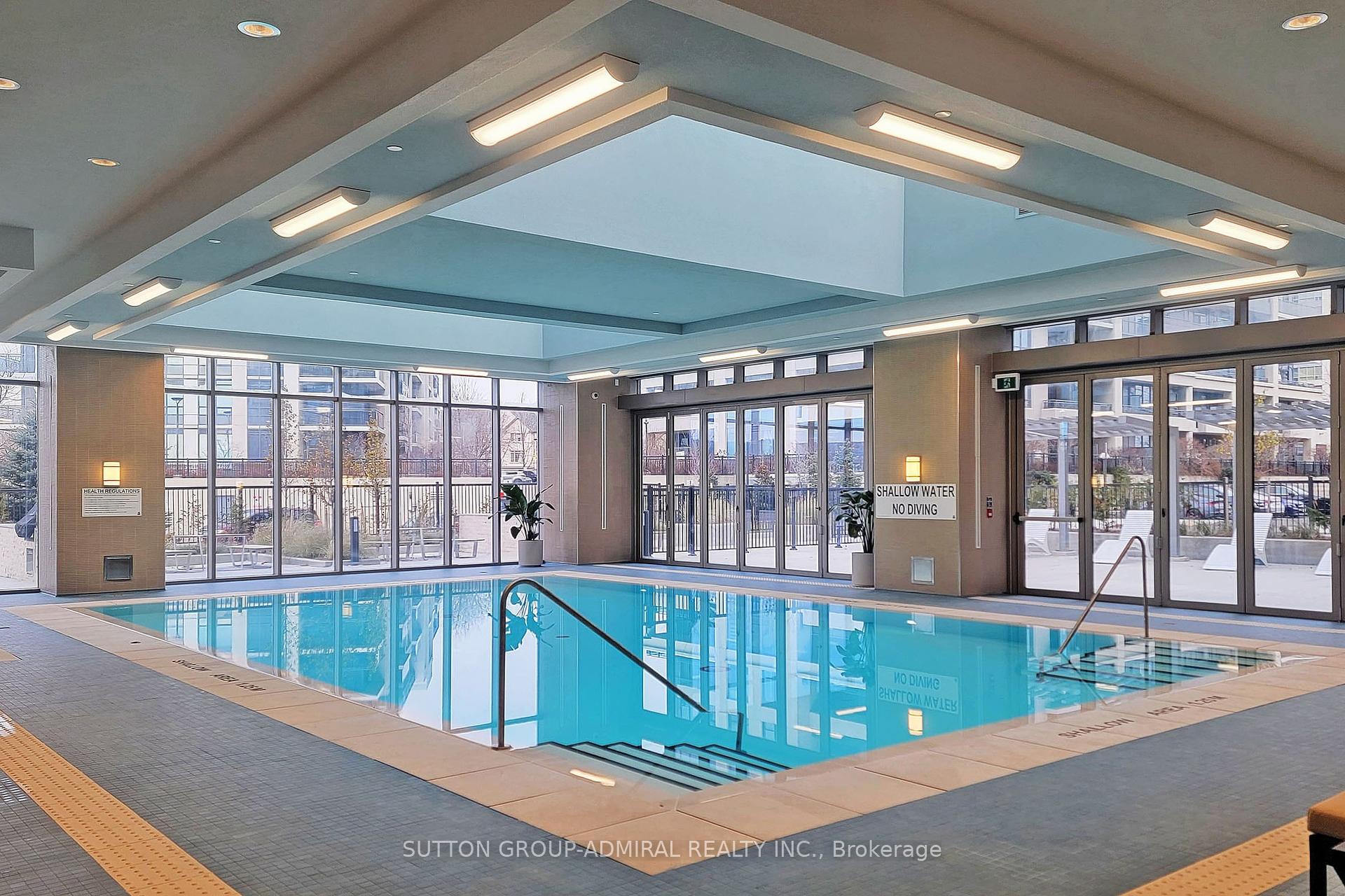 2 Bedrooms Condo at 10 Gatineau, Vaughan For sale