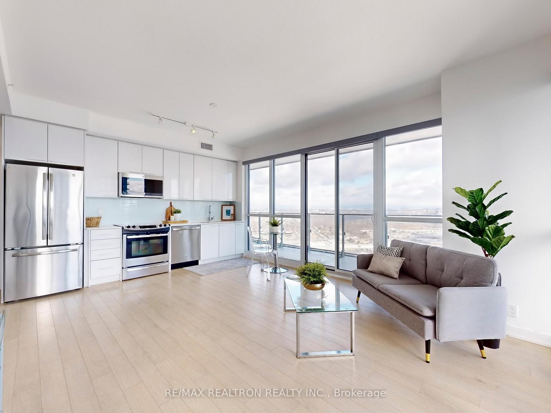 3 Bedrooms Condo at 10 Park Lawn, Toronto For sale