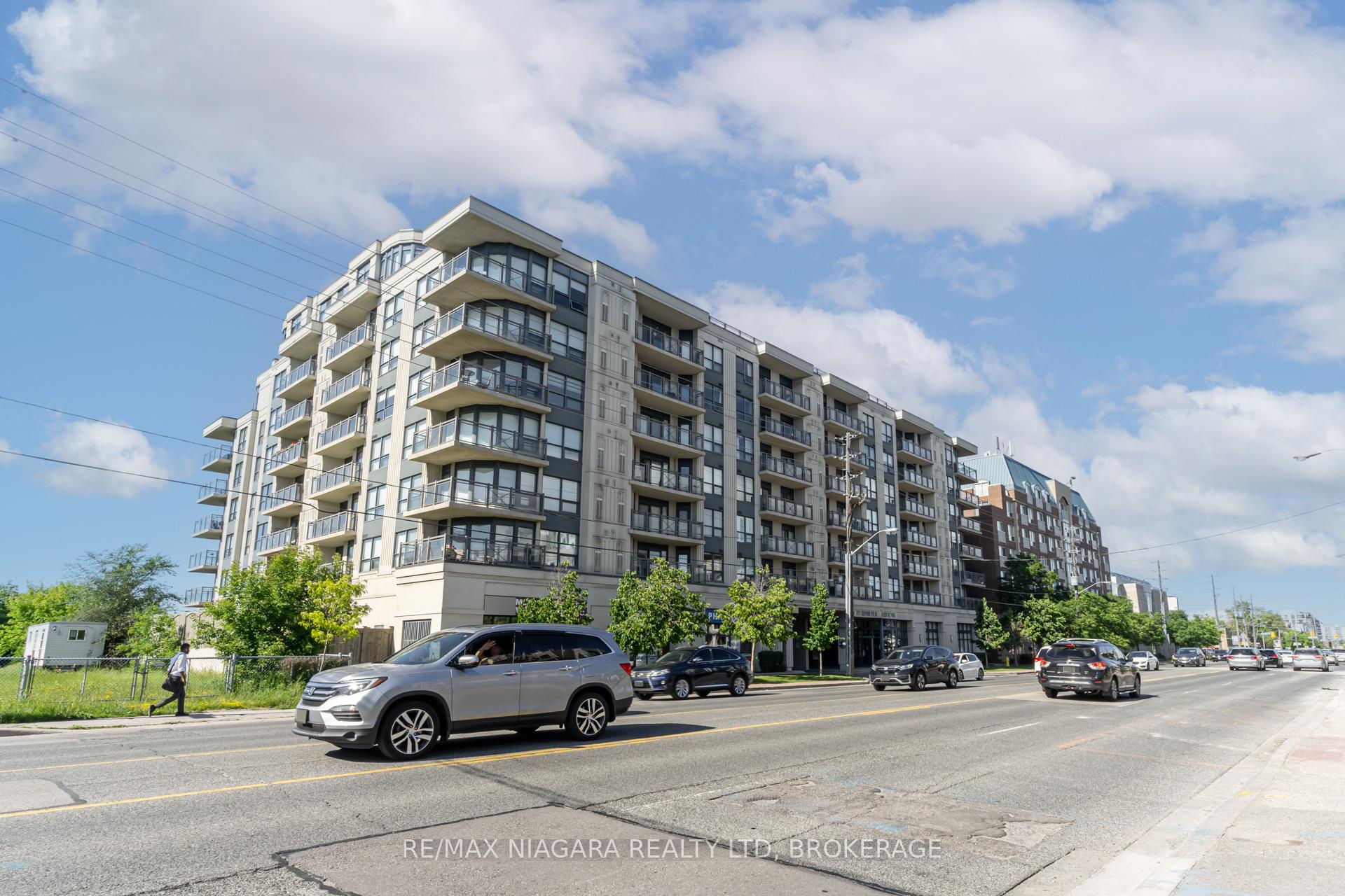 2 Bedrooms Condo at 872 Sheppard, Toronto For sale