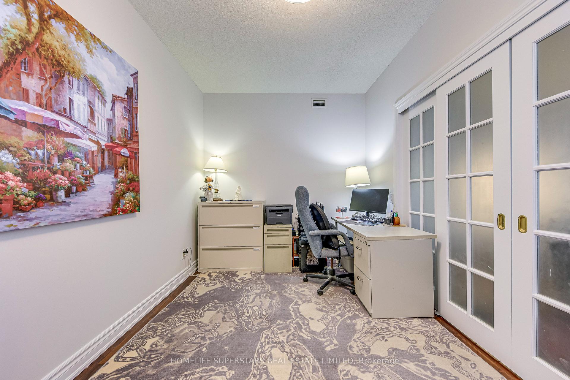 3 Bedrooms Condo at 25 Kingsbridge Garden, Mississauga For sale