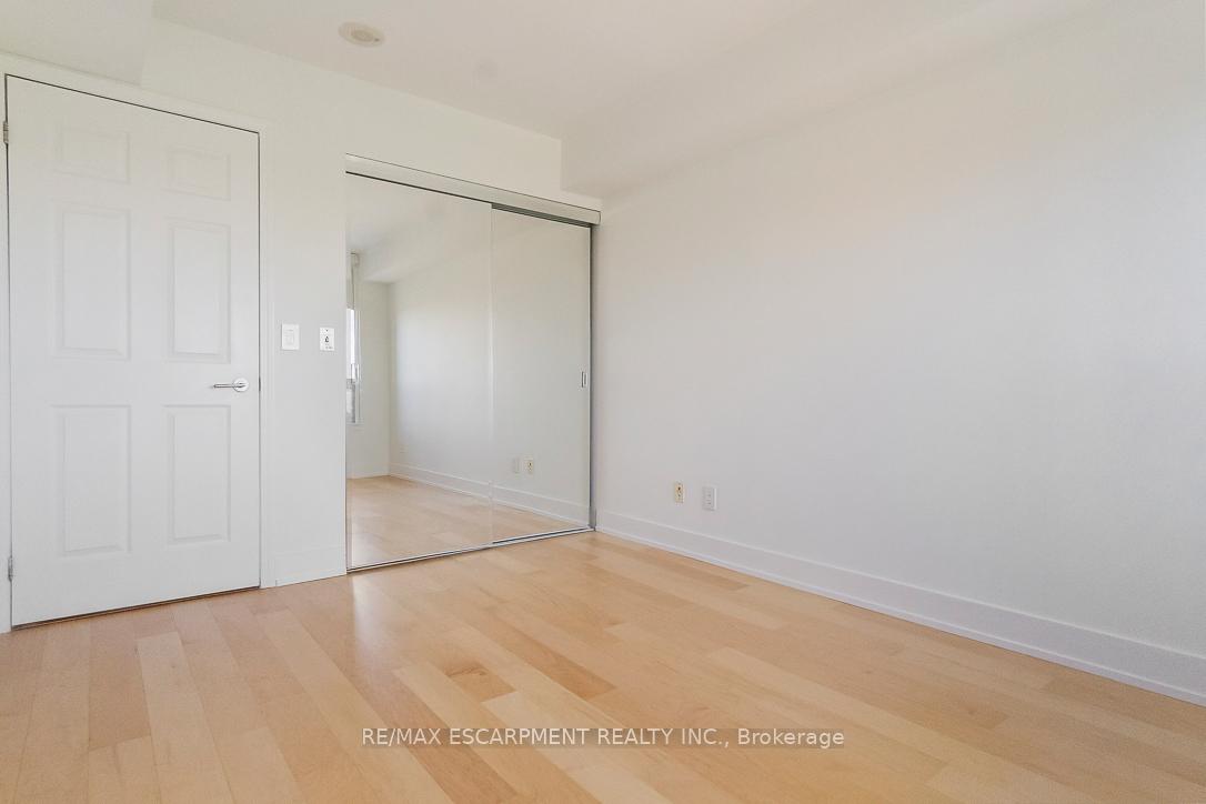 1 Bedroom Condo at 18 Kenaston, Toronto For sale