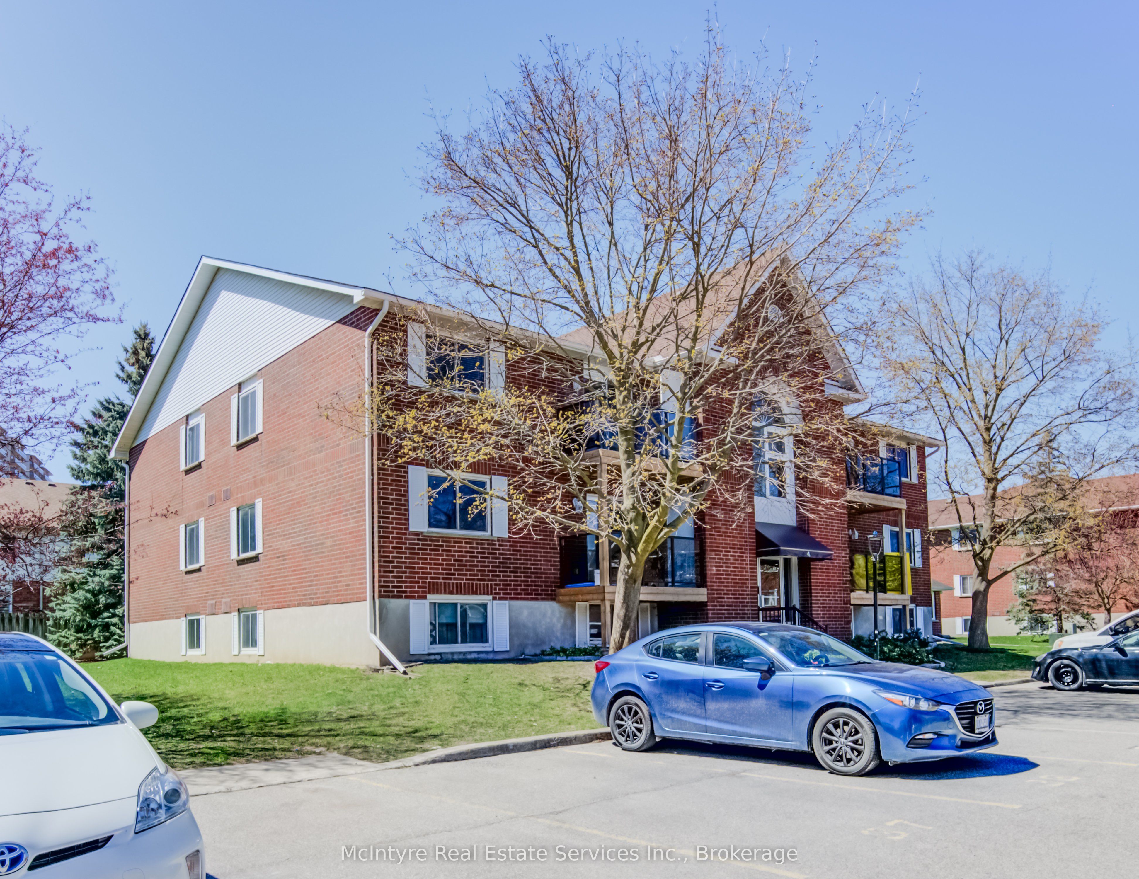 #406 - 565 Greenfield Avenue, Kitchener, ON N2C 2P4