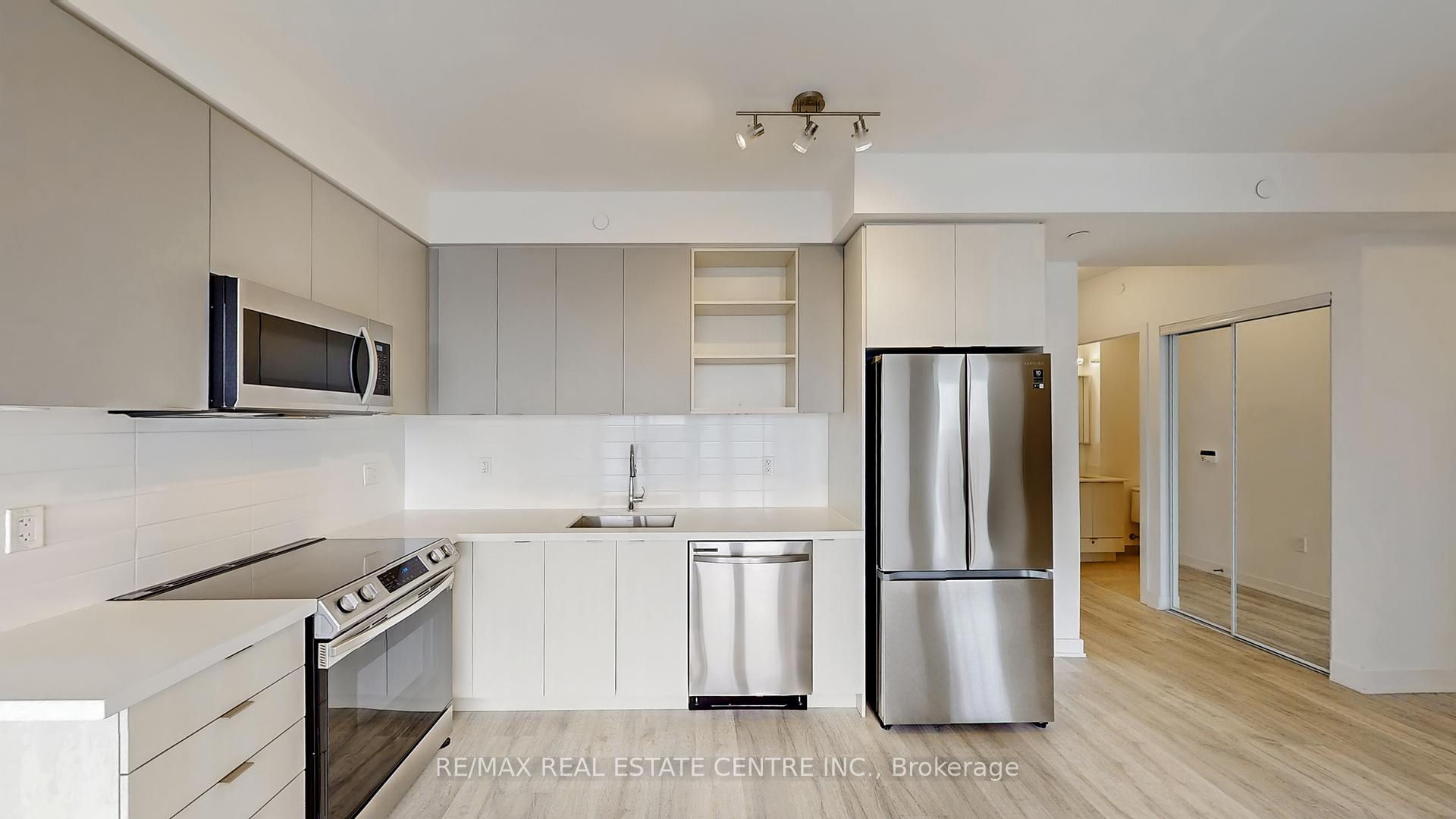 3 Bedrooms Condo at 4655 Metcalfe,  Mississauga For sale