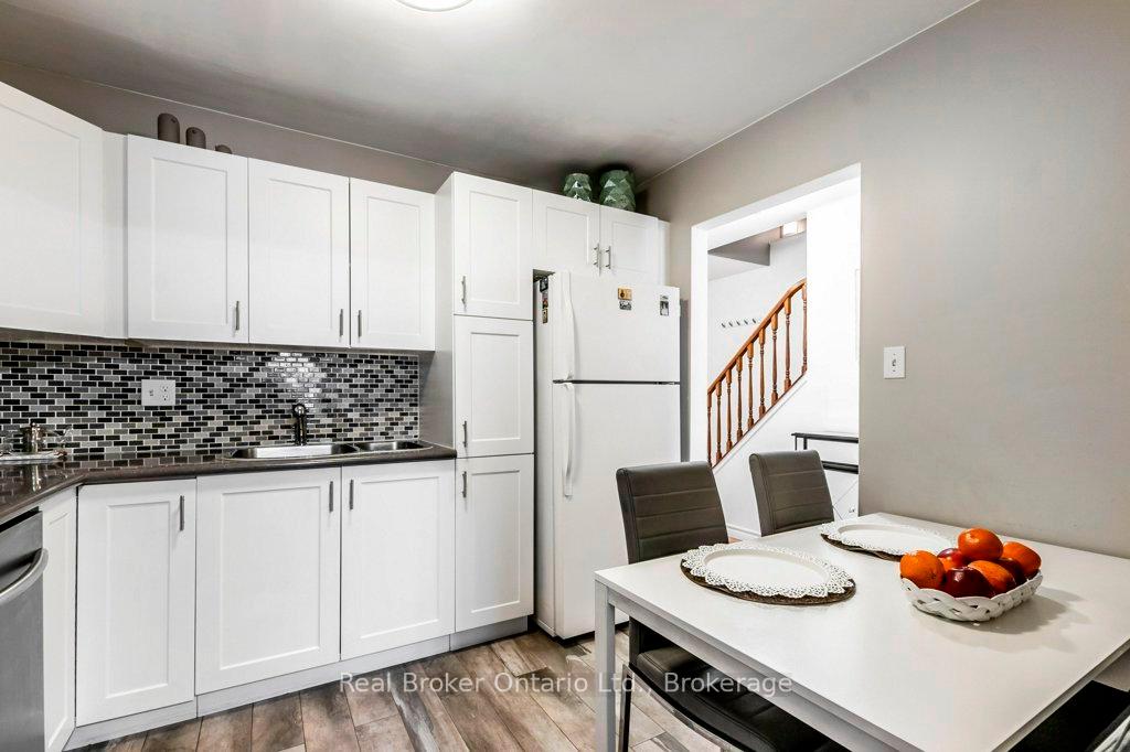 3 Bedrooms Condo at 610 Barton,  Hamilton For sale