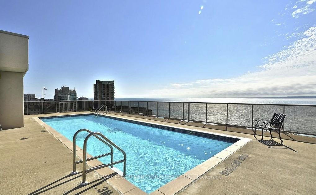 2 Bedrooms Condo at 1477 Lakeshore, Burlington For sale