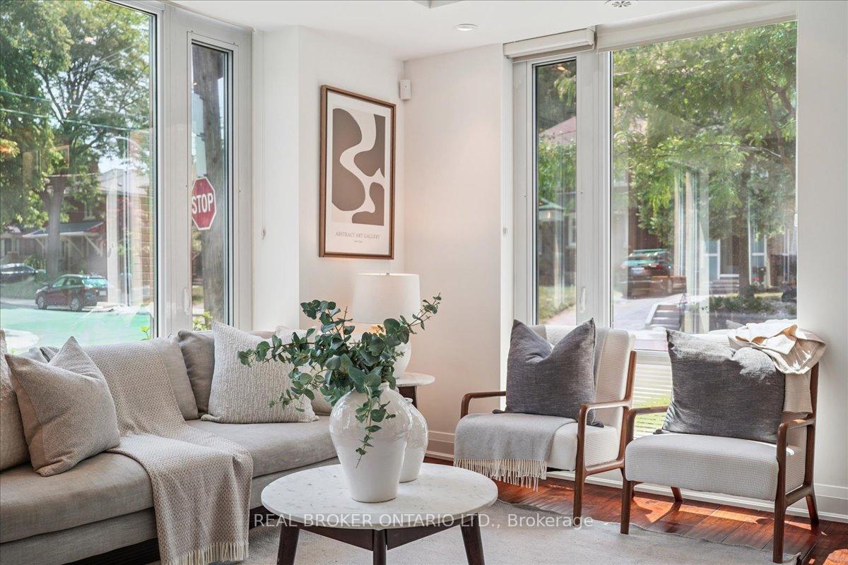 3 Bedrooms Condo at 191 Duplex, Toronto For sale