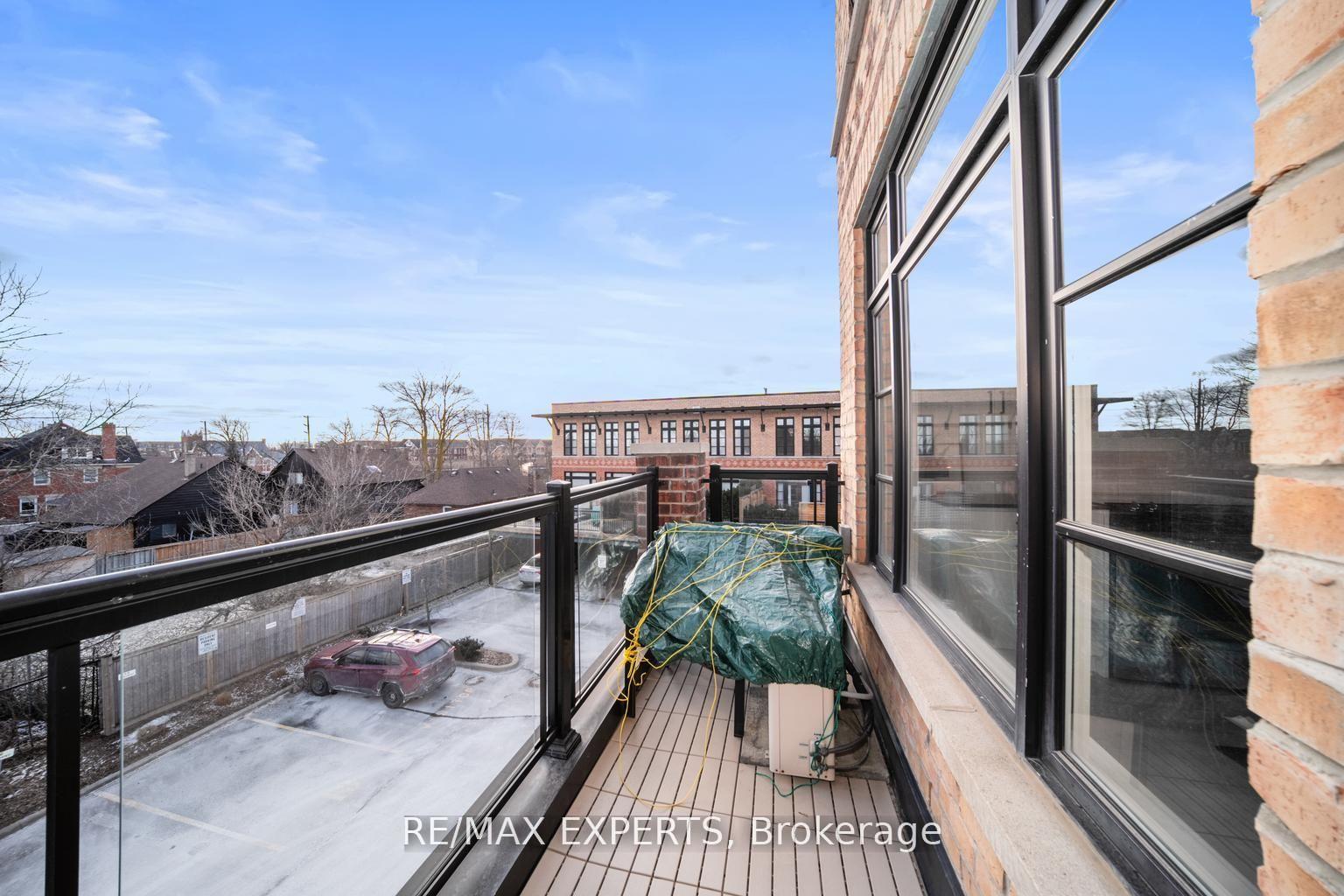 2 Bedrooms Condo at 8167 Kipling, Vaughan For sale