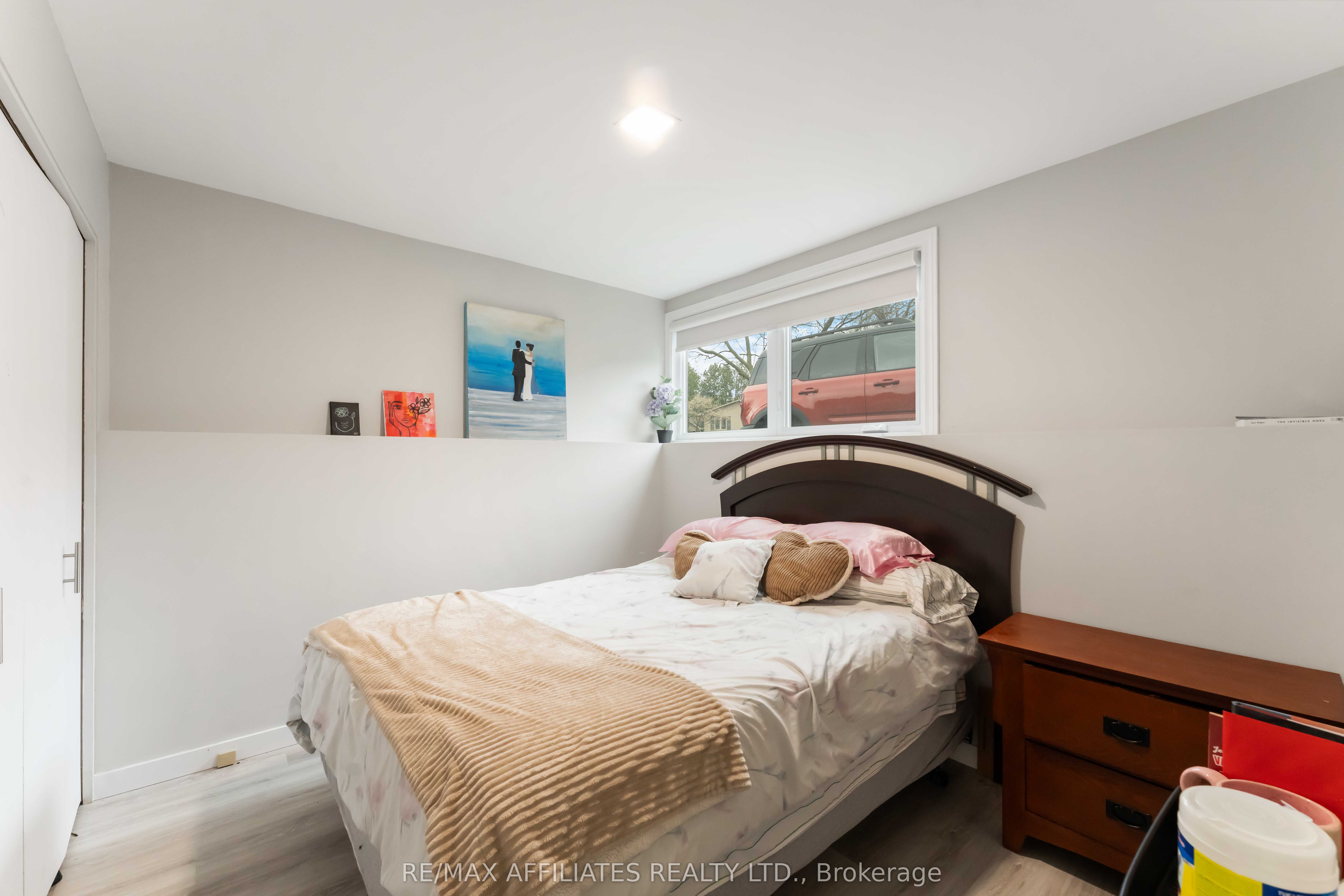 2 Teakwood Court