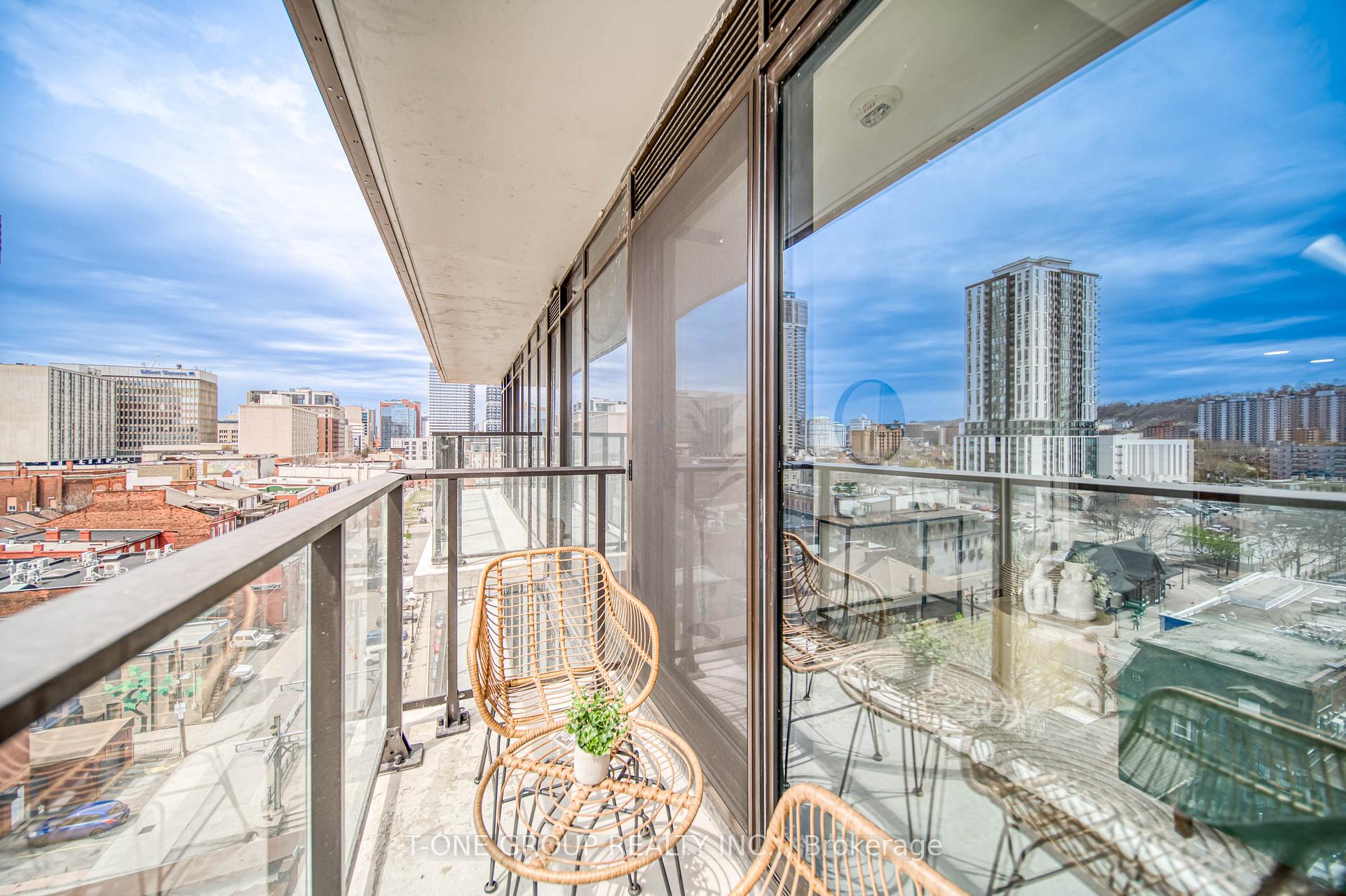 2 Bedrooms Condo at 1 Jarvis, Hamilton For sale